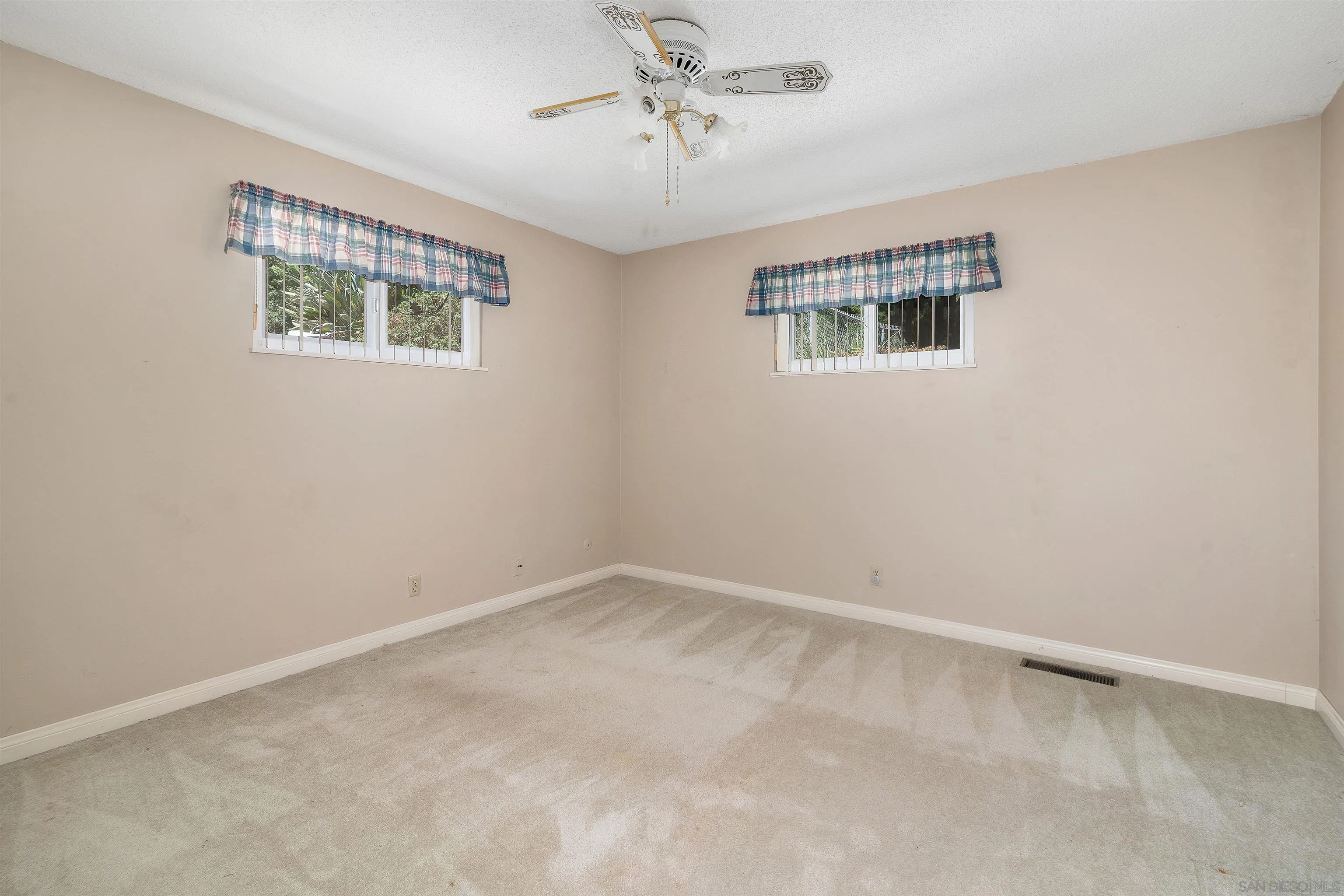Escondido, California, 92025, United States, 3 Bedrooms Bedrooms, ,2 BathroomsBathrooms,Residential,For Sale,1940921