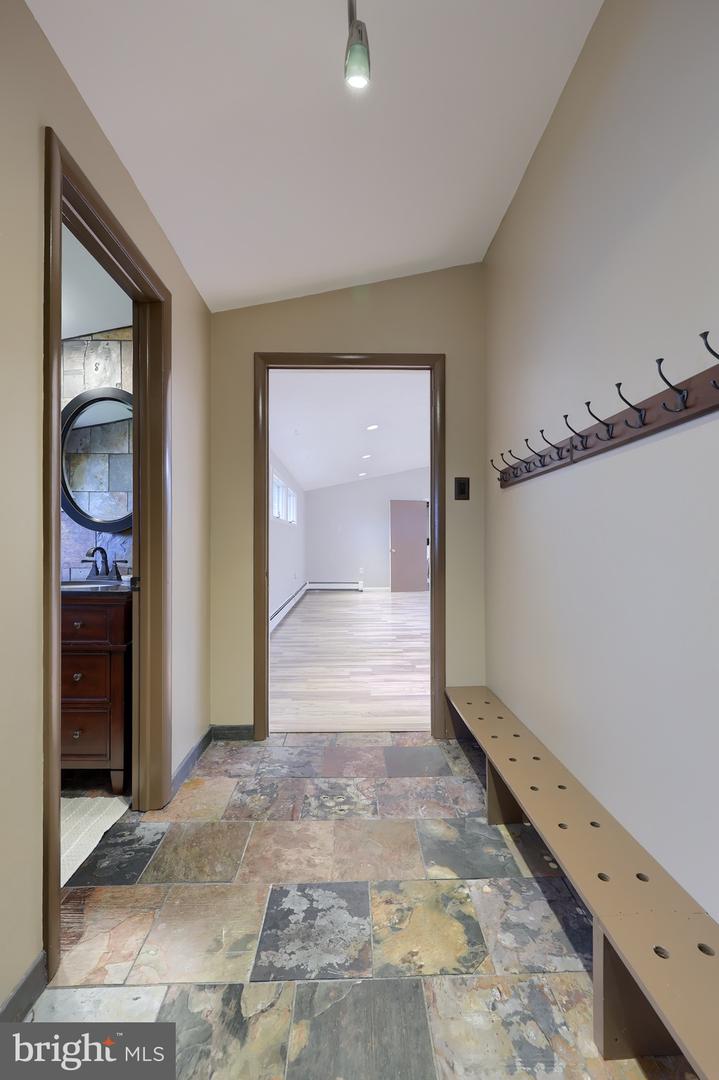 Lancaster, Pennsylvania, 17601, United States, 4 Bedrooms Bedrooms, ,3 BathroomsBathrooms,Residential,For Sale,1999084