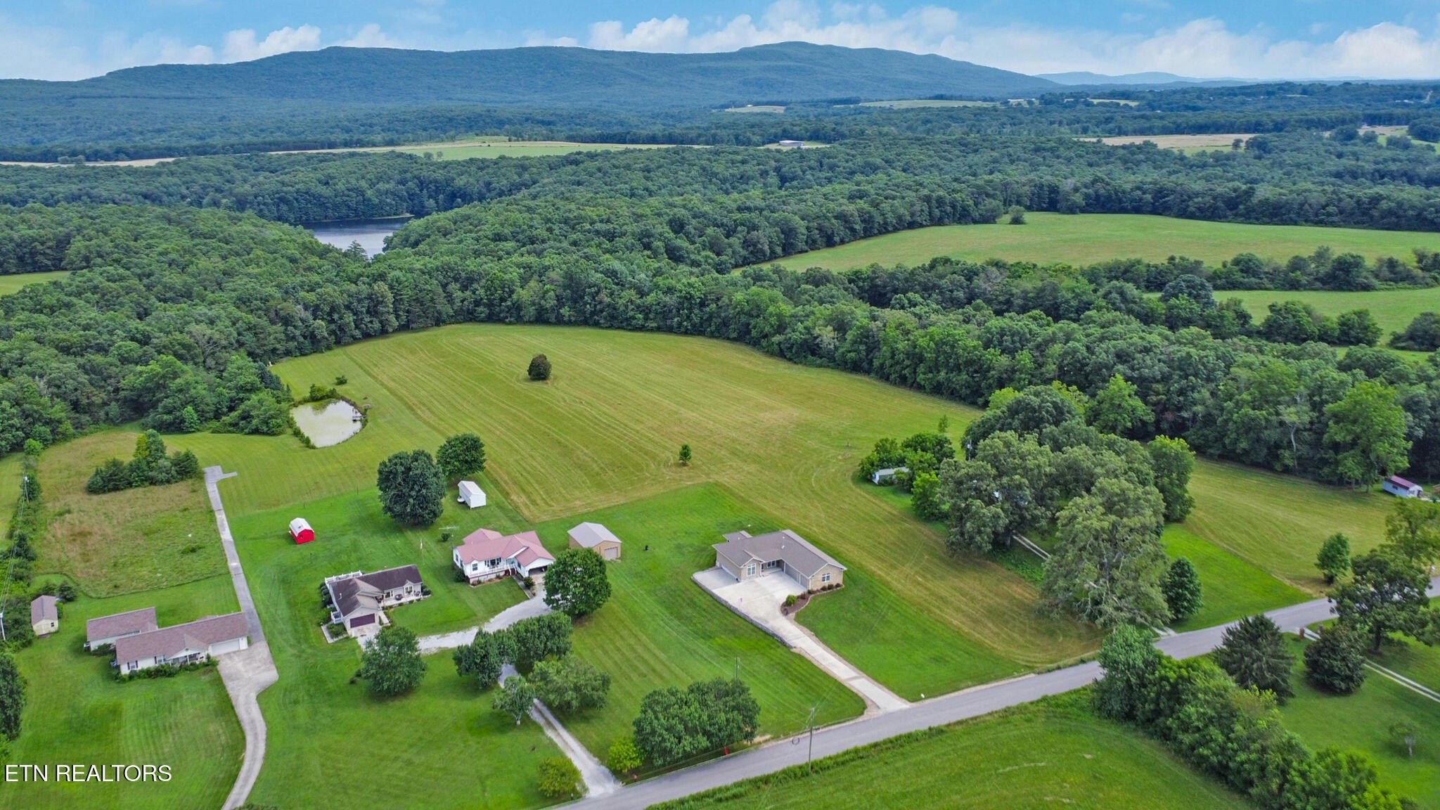 Crossville, Tennessee, 38555, United States, 3 Bedrooms Bedrooms, ,3 BathroomsBathrooms,Residential,For Sale,1978322