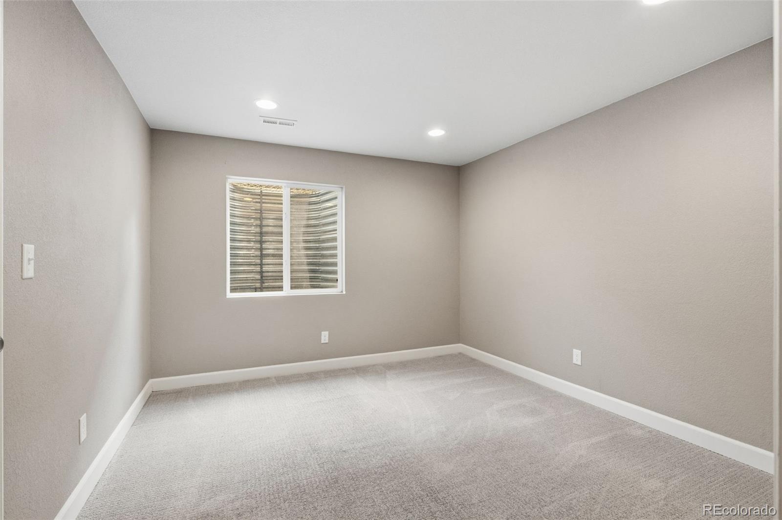 Aurora, Colorado, 80016, United States, 5 Bedrooms Bedrooms, ,3 BathroomsBathrooms,Residential,For Sale,1995144