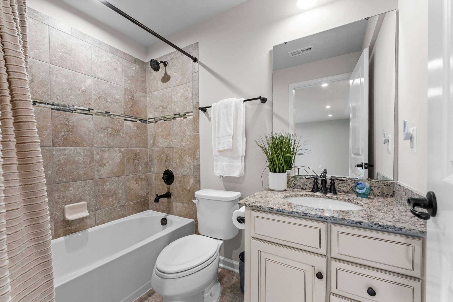 104 Poinsettia Way, Stephenson, VA 22656 - 物件實景