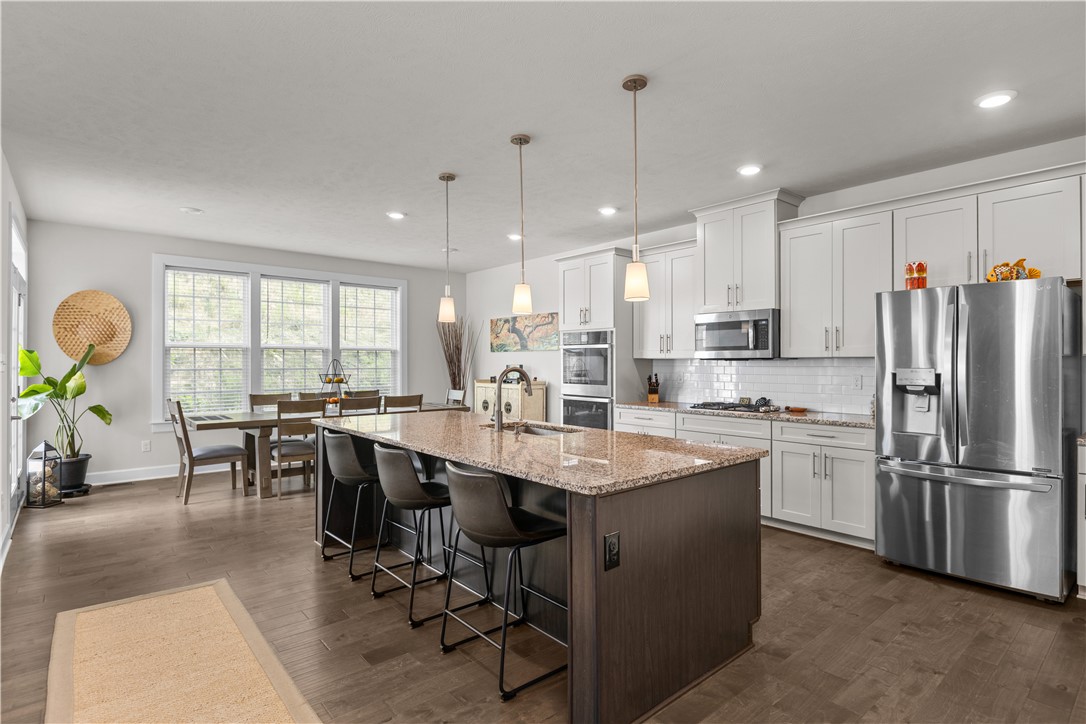 Robinson Twp, Pennsylvania, 15136, United States, 5 Bedrooms Bedrooms, ,4 BathroomsBathrooms,Residential,For Sale,1906122