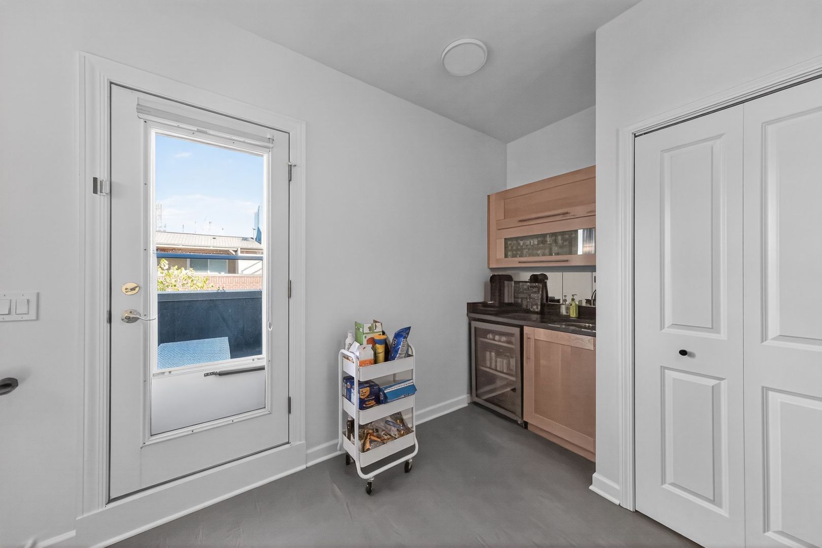 Chicago, Illinois, 60616, United States, 3 Bedrooms Bedrooms, ,3 BathroomsBathrooms,Residential,For Sale,1986457