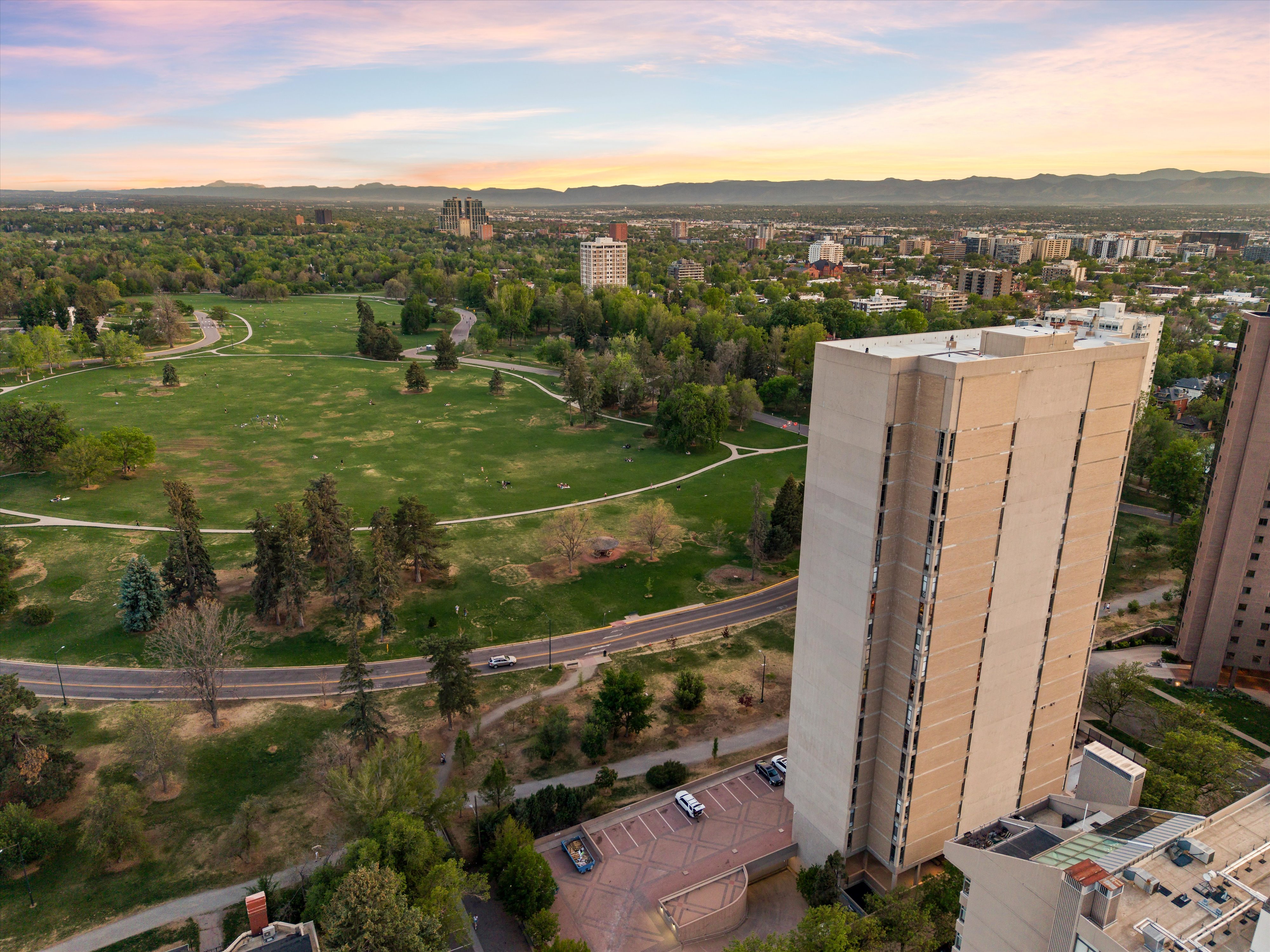  Easy living at Denver’s most iconic mid-century building - 物件實景