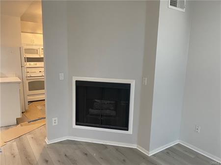Santa Monica, California, 90404, United States, 2 Bedrooms Bedrooms, ,2 BathroomsBathrooms,Residential,For Sale,1864661