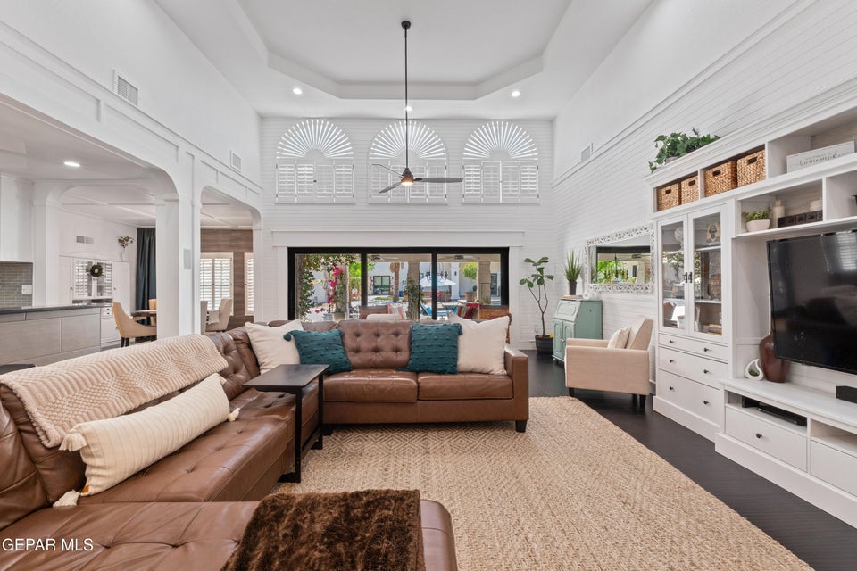 El Paso, Texas, 79936, United States, 5 Bedrooms Bedrooms, ,5 BathroomsBathrooms,Residential,For Sale,1980417