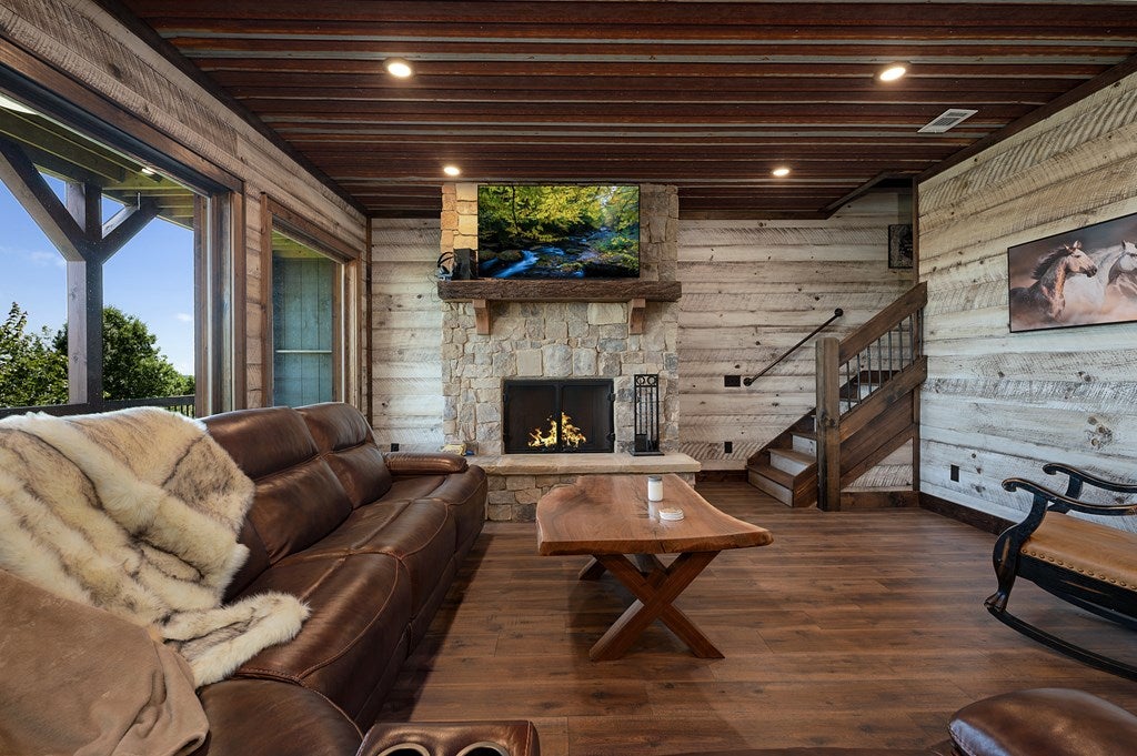 Blue Ridge, Georgia, 30513, United States, 4 Bedrooms Bedrooms, ,4 BathroomsBathrooms,Residential,For Sale,1804354