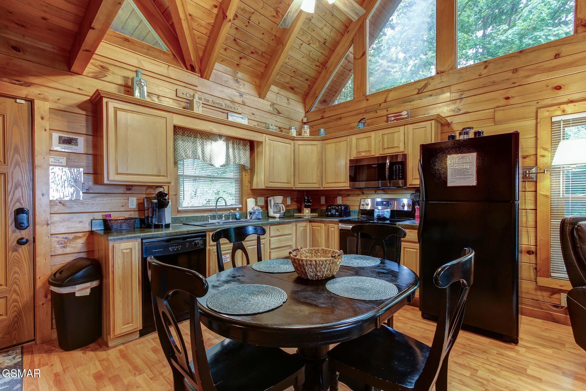 Sevierville, Tennessee, 37876, United States, 2 Bedrooms Bedrooms, ,2 BathroomsBathrooms,Residential,For Sale,1873057