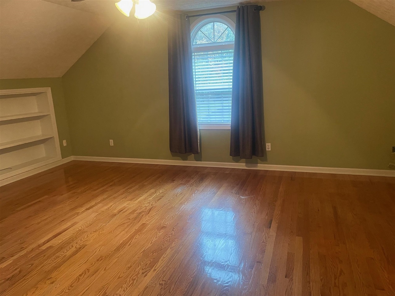 Bowling Green, Kentucky, 42104, United States, 4 Bedrooms Bedrooms, ,5 BathroomsBathrooms,Residential,For Sale,1971353