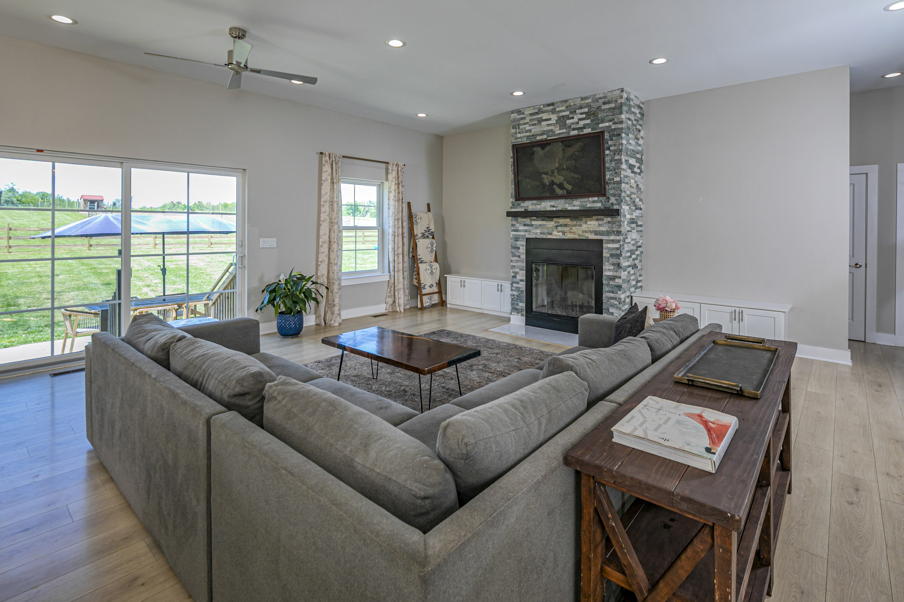  Elegant Open Concept Living on Six Pastoral Acres - 物件實景