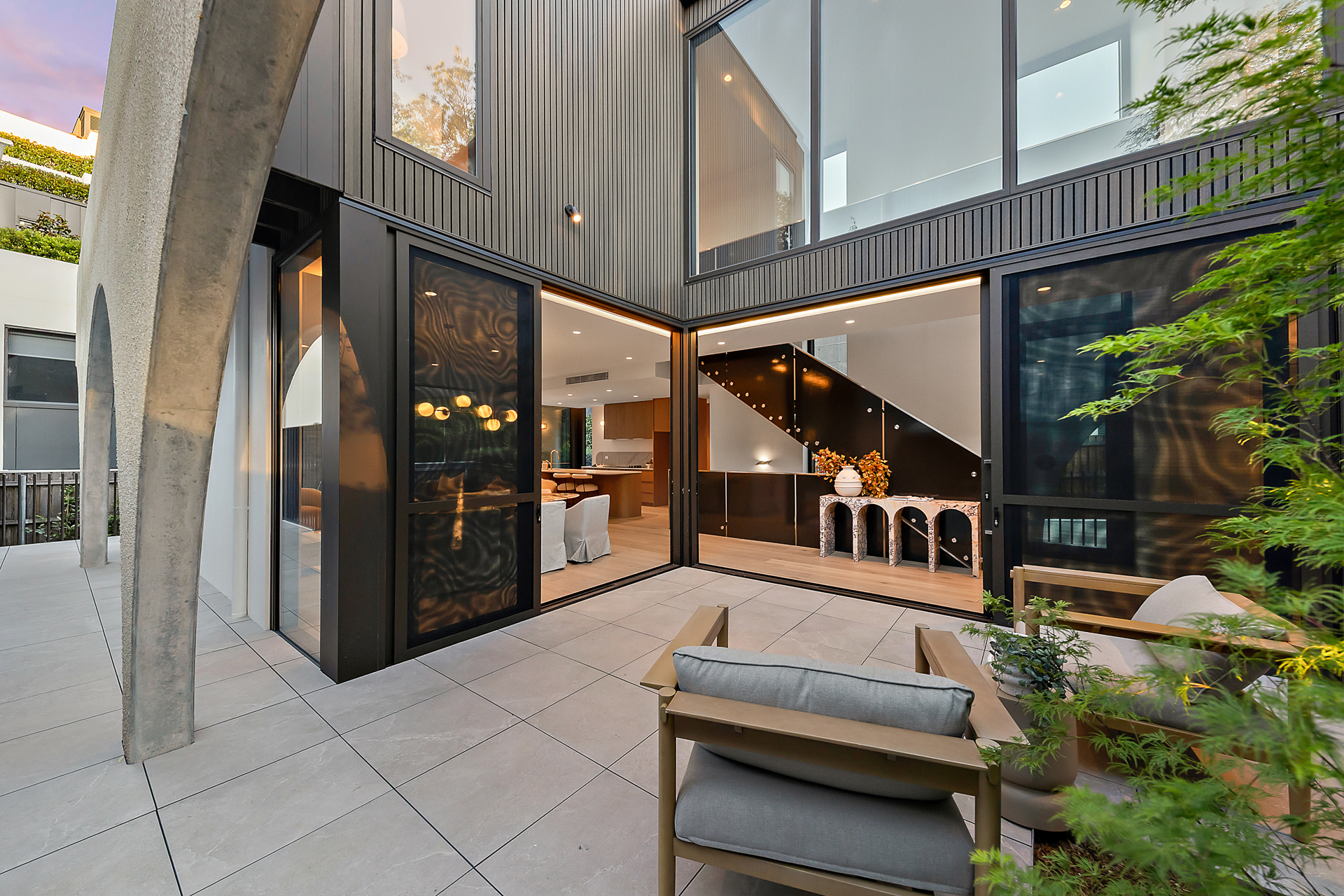  Lifestyle at the forefront in this sleek architectural residence - 物件實景