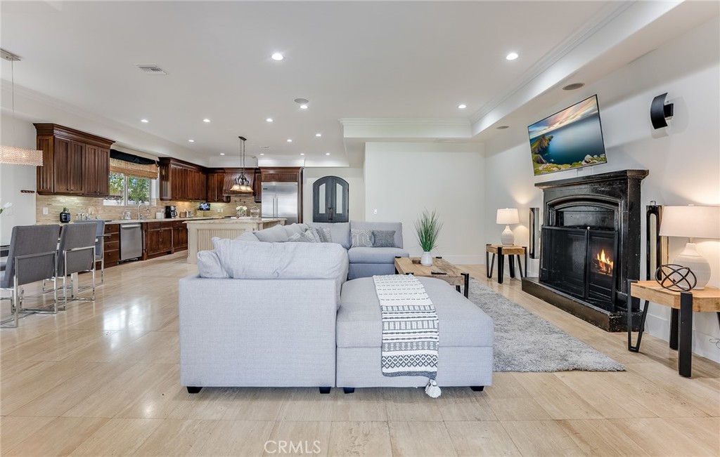 Woodland Hills, California, 91367, United States, 5 Bedrooms Bedrooms, ,6 BathroomsBathrooms,Residential,For Sale,1861197