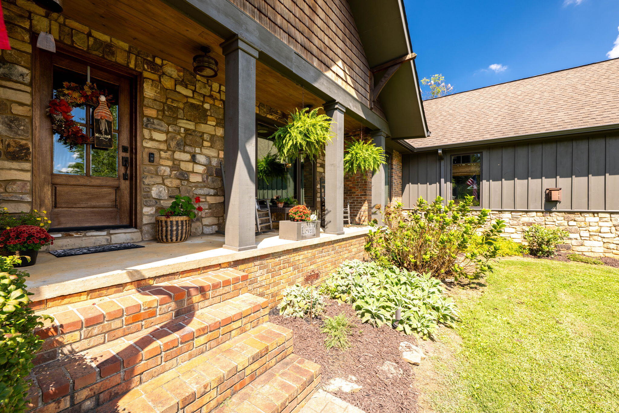 Harrison, Tennessee, 37341, United States, 4 Bedrooms Bedrooms, ,4 BathroomsBathrooms,Residential,For Sale,1951177