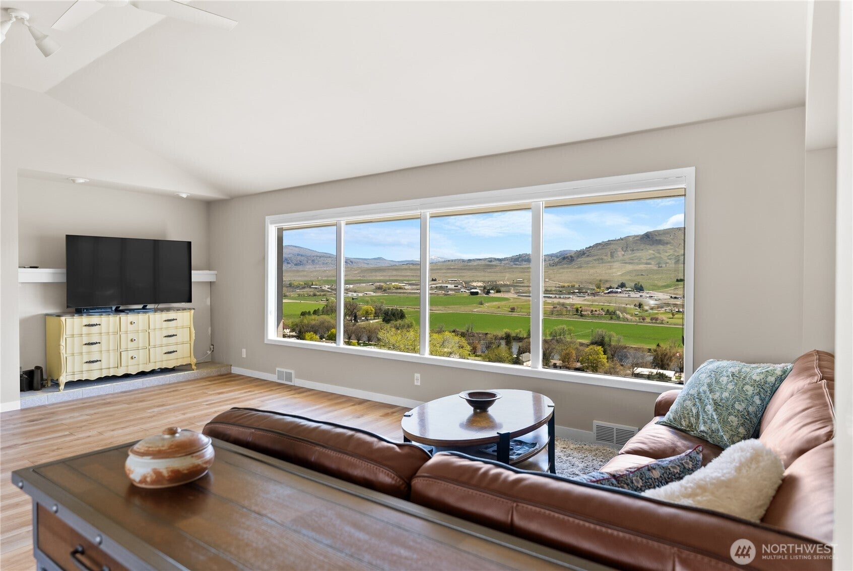 Okanogan, Washington, 98840, United States, 3 Bedrooms Bedrooms, ,2 BathroomsBathrooms,Residential,For Sale,1786609