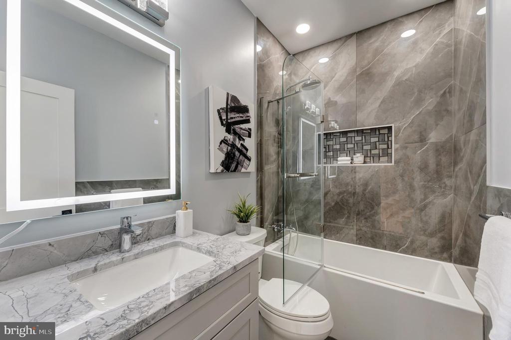 Herndon, Virginia, 20170, United States, 6 Bedrooms Bedrooms, ,6 BathroomsBathrooms,Residential,For Sale,1941281