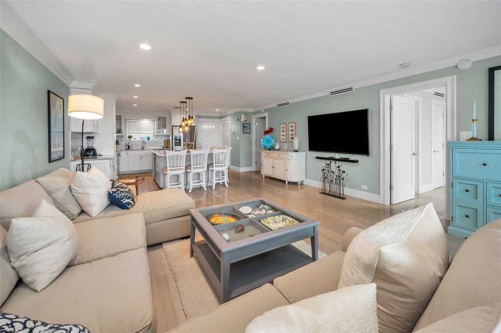 St Petersburg, Florida, 33704, United States, 2 Bedrooms Bedrooms, ,2 BathroomsBathrooms,Residential,For Sale,1989115