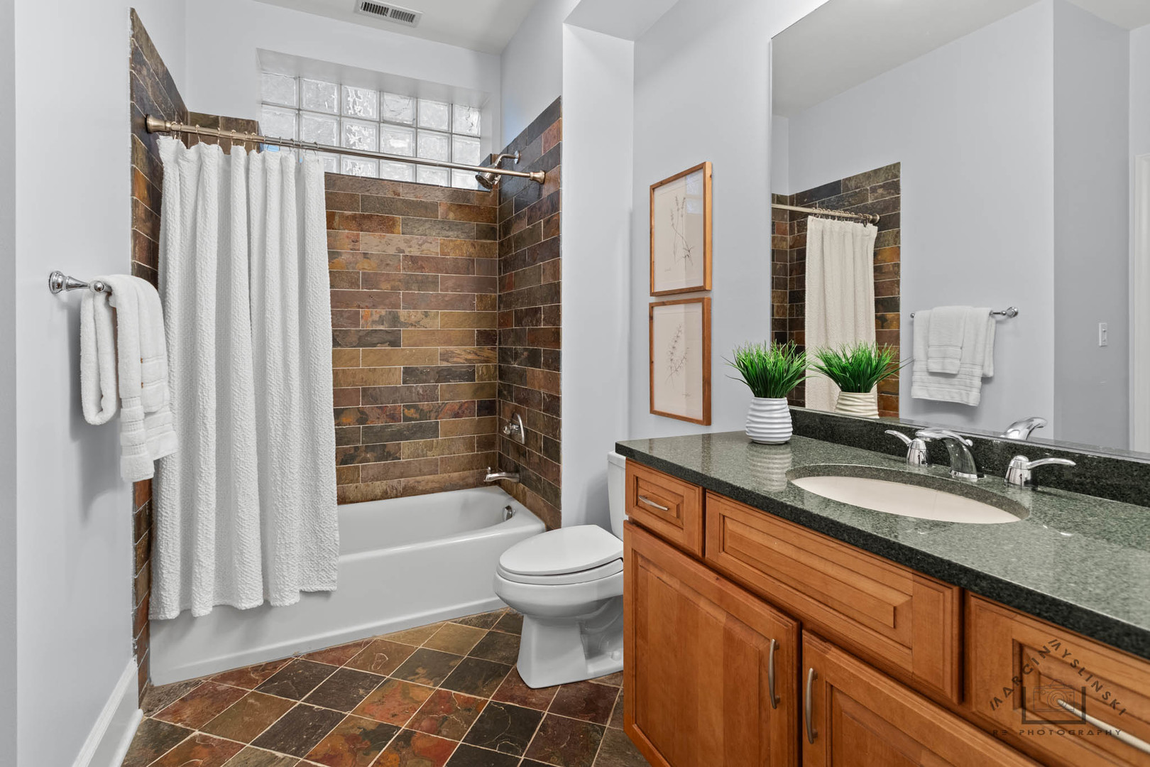 Chicago, Illinois, 60657, United States, 5 Bedrooms Bedrooms, ,4 BathroomsBathrooms,Residential,For Sale,1974505