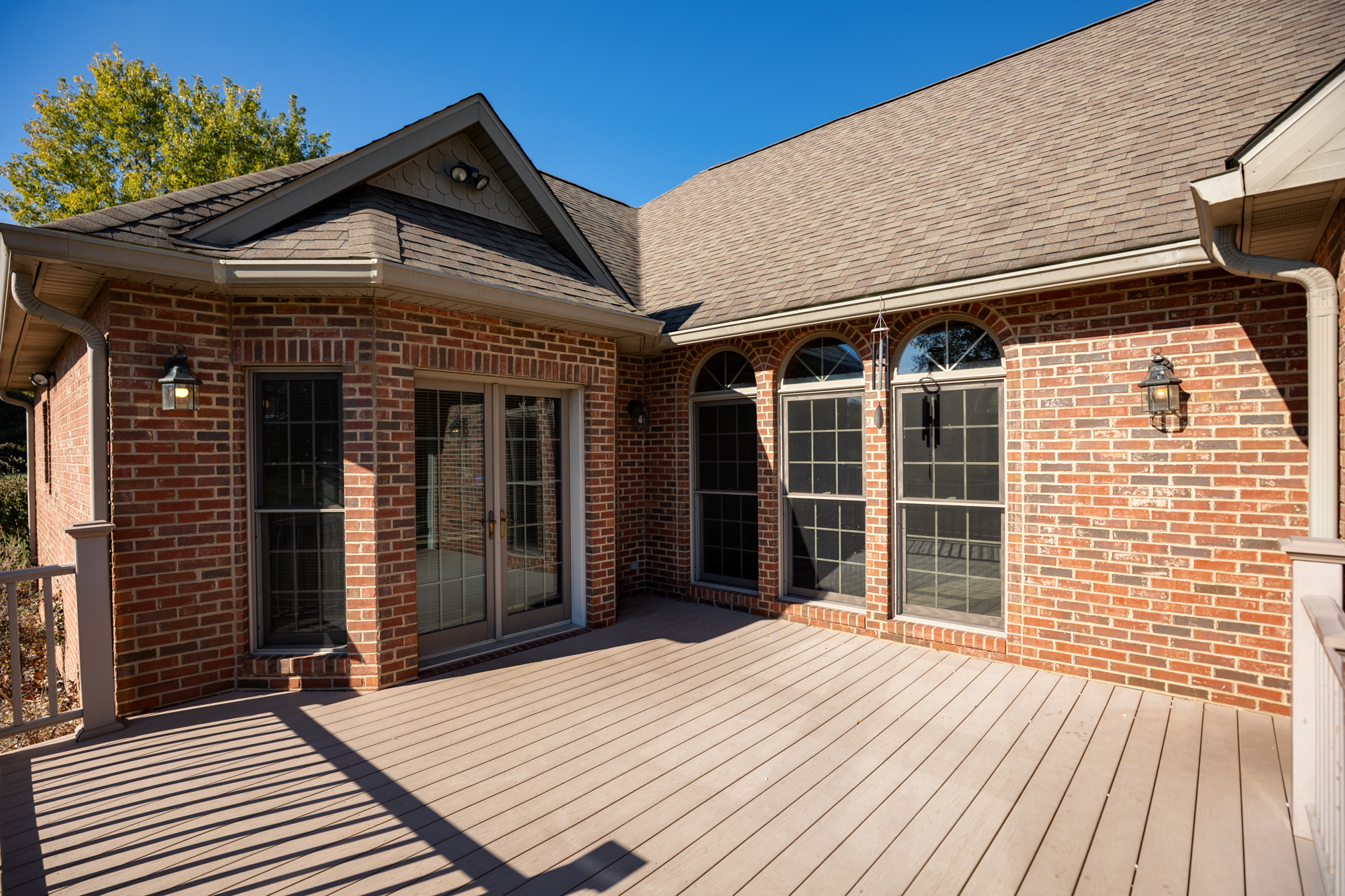 Litchfield, Illinois, 62056, United States, 5 Bedrooms Bedrooms, ,4 BathroomsBathrooms,Residential,For Sale,1986083