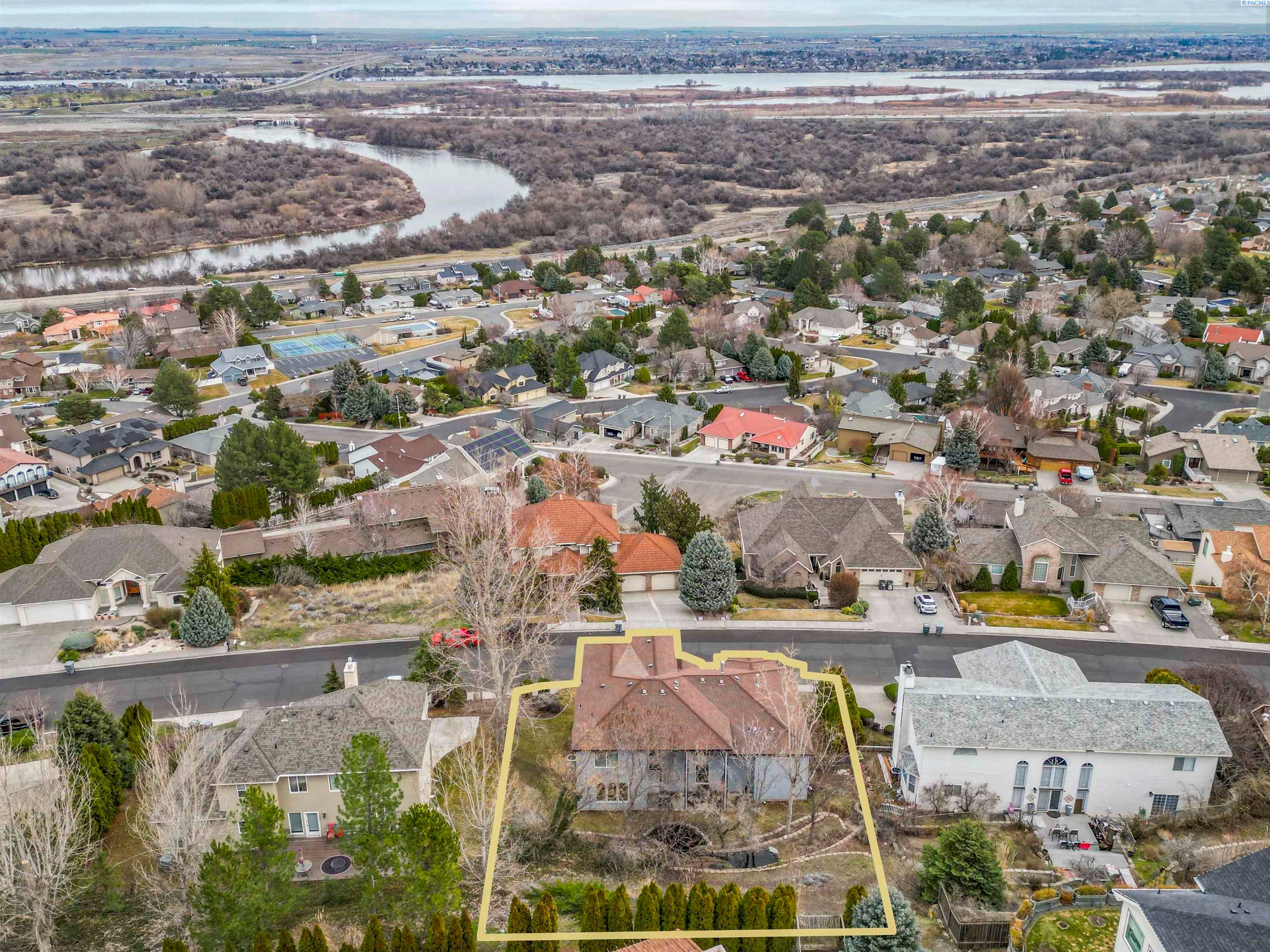 Richland, Washington, 99352, United States, 4 Bedrooms Bedrooms, ,4 BathroomsBathrooms,Residential,For Sale,1977070
