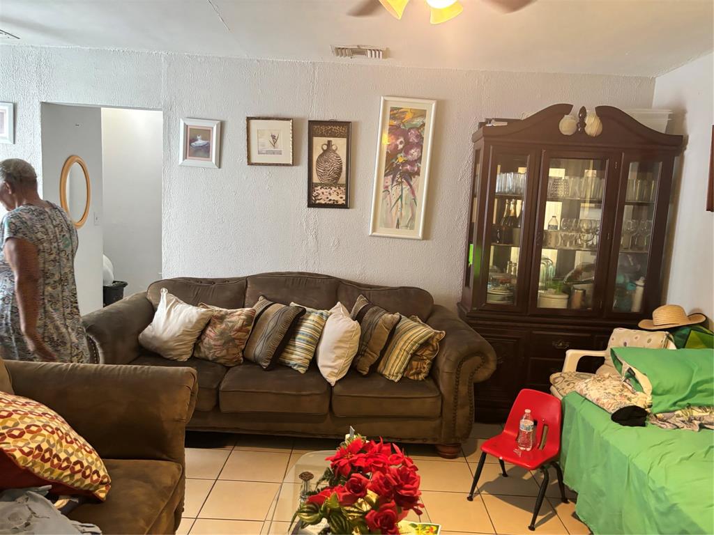 Fort Lauderdale, Florida, 33304, United States, 2 Bedrooms Bedrooms, ,2 BathroomsBathrooms,Residential,For Sale,1936952