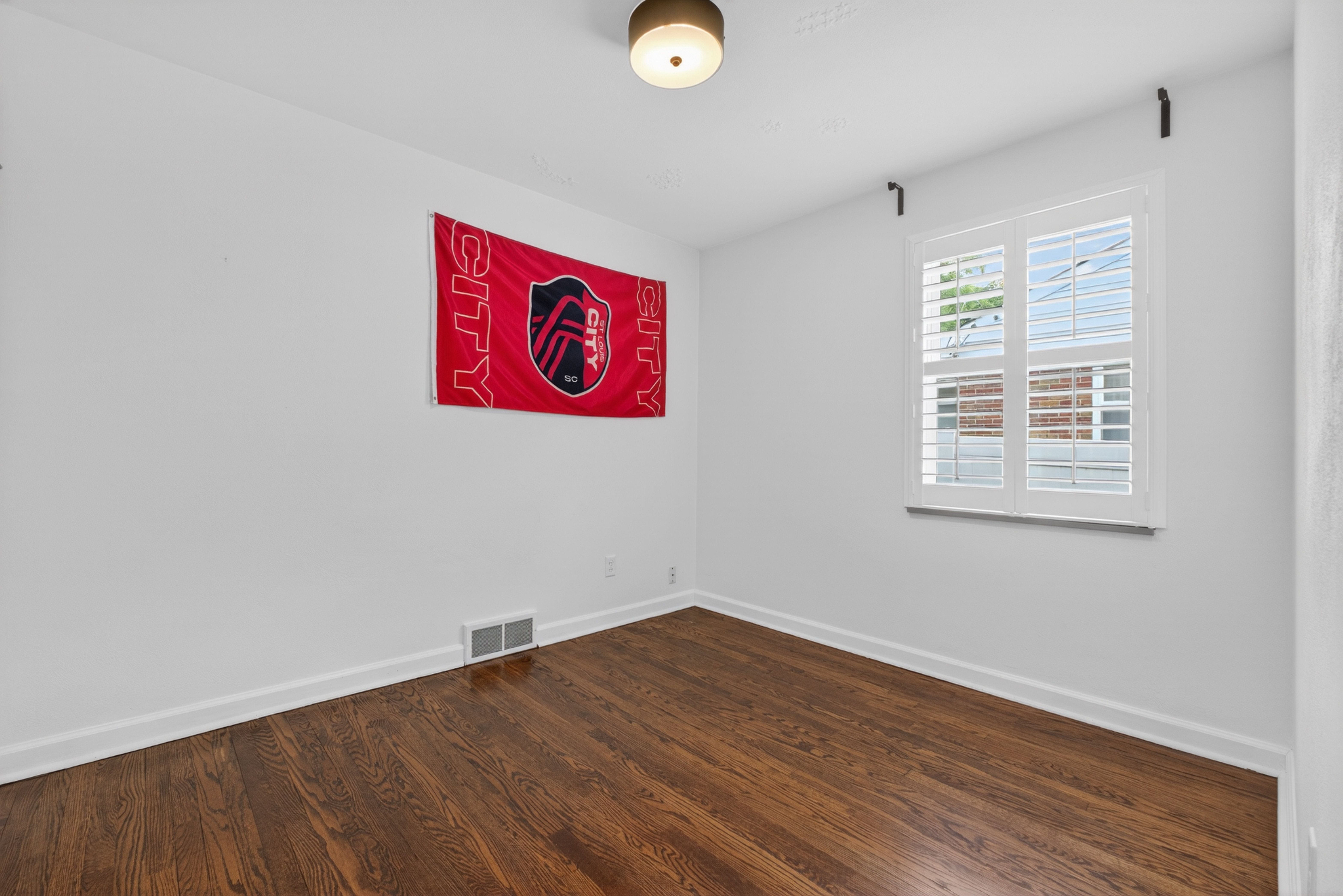  Charming Bright Ranch on a Tranquil Cul-de-Sac with Spacious Living Spaces - 物件實景