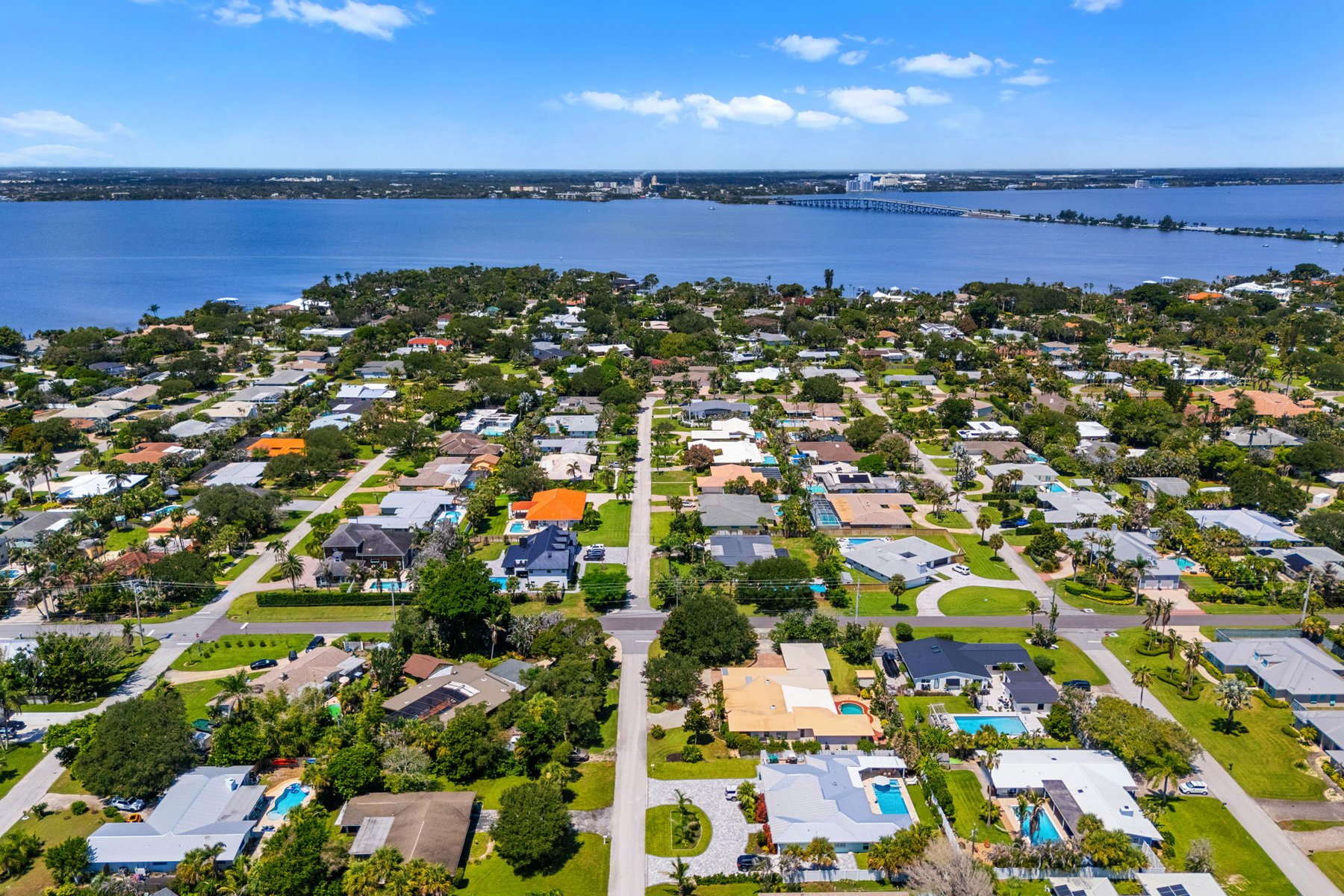  240 Deland Avenue, Indialantic, FL, 32903 - 物件實景