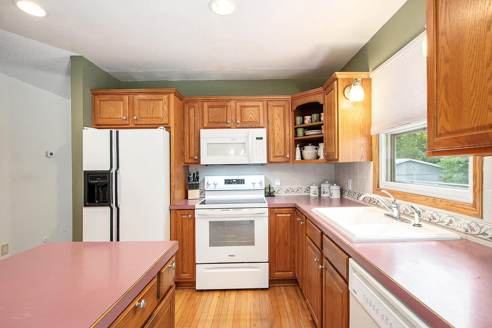 Holland, Michigan, 49424, United States, 3 Bedrooms Bedrooms, ,2 BathroomsBathrooms,Residential,For Sale,1918731