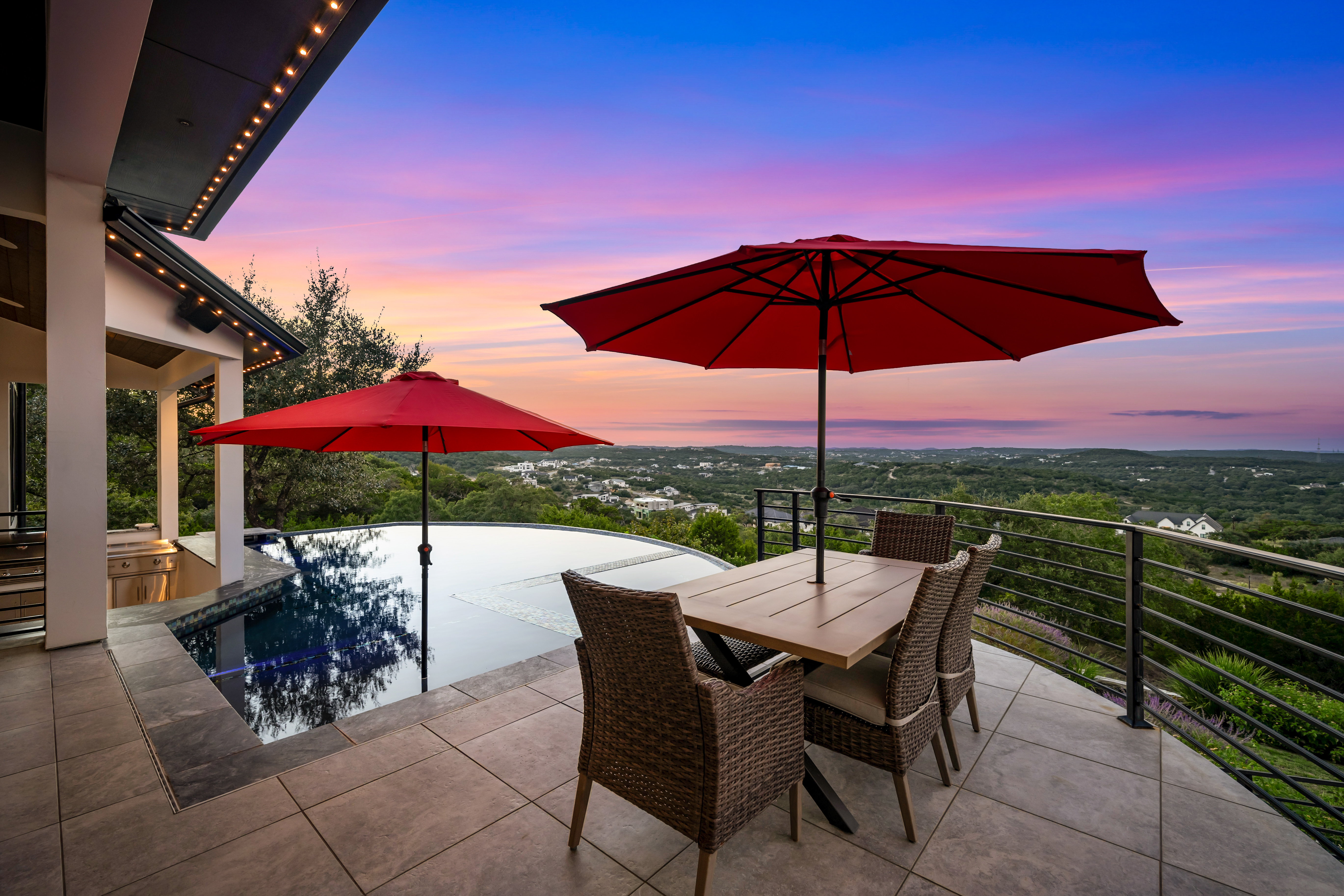  Panoramic Views and Luxury Living - 物件實景