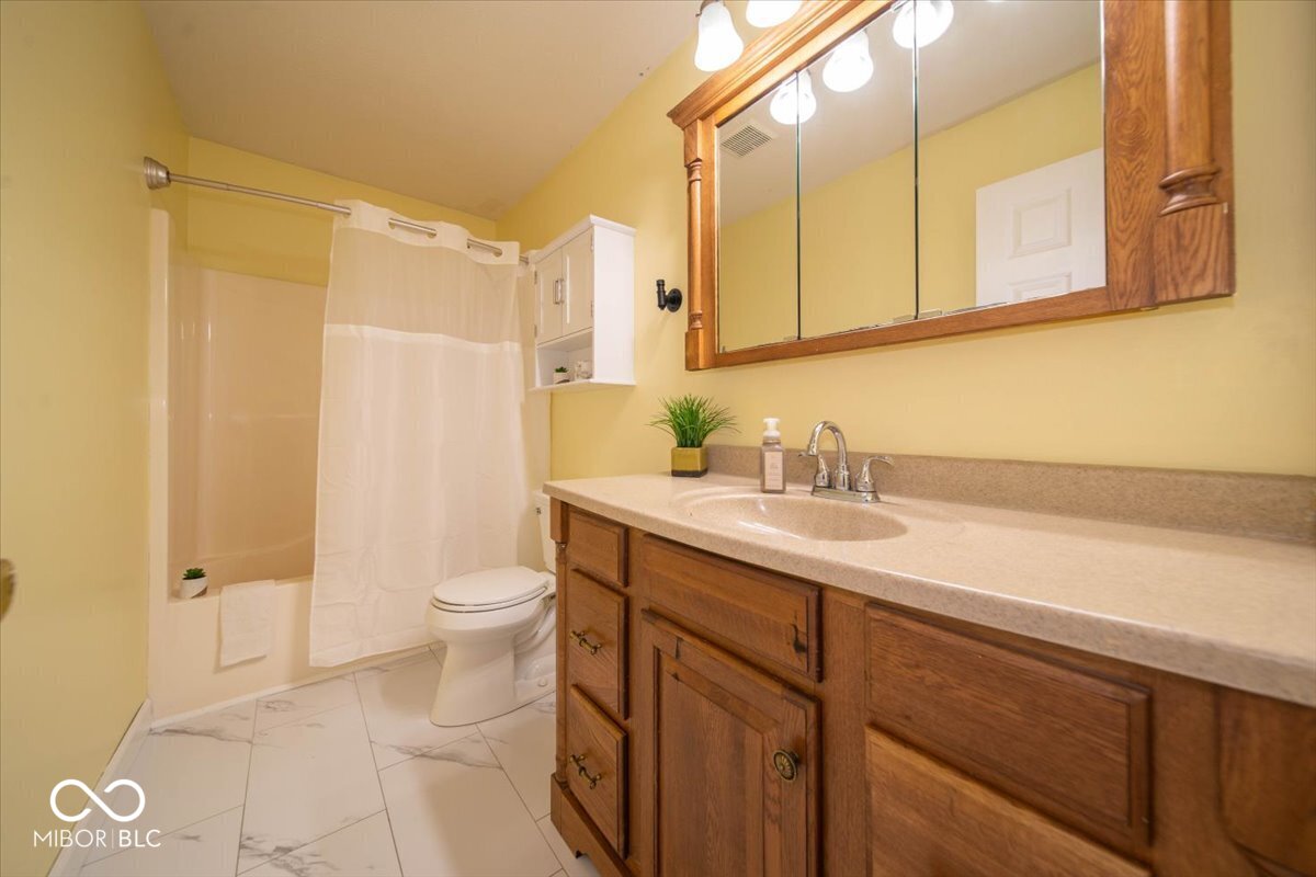 Noblesville, Indiana, 46060, United States, 4 Bedrooms Bedrooms, ,3 BathroomsBathrooms,Residential,For Sale,2048324