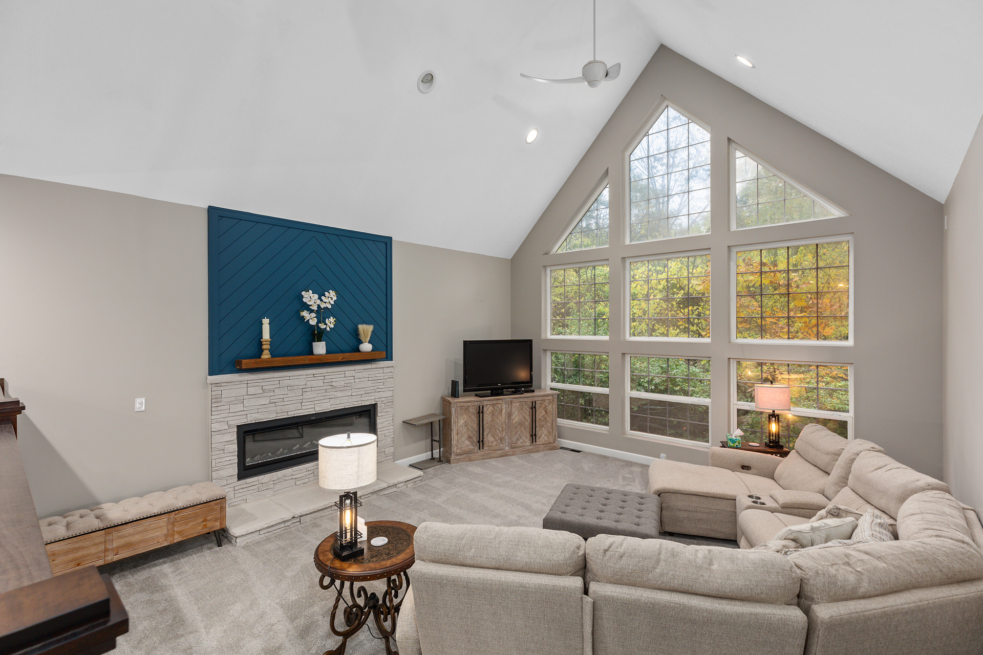 Litchfield, Illinois, 62056, United States, 5 Bedrooms Bedrooms, ,4 BathroomsBathrooms,Residential,For Sale,1979153