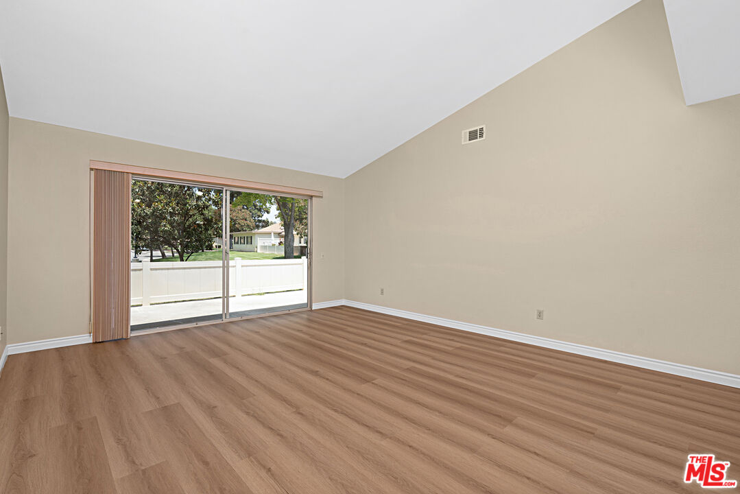 Camarillo, California, 93012, United States, 2 Bedrooms Bedrooms, ,2 BathroomsBathrooms,Residential,For Sale,1877157