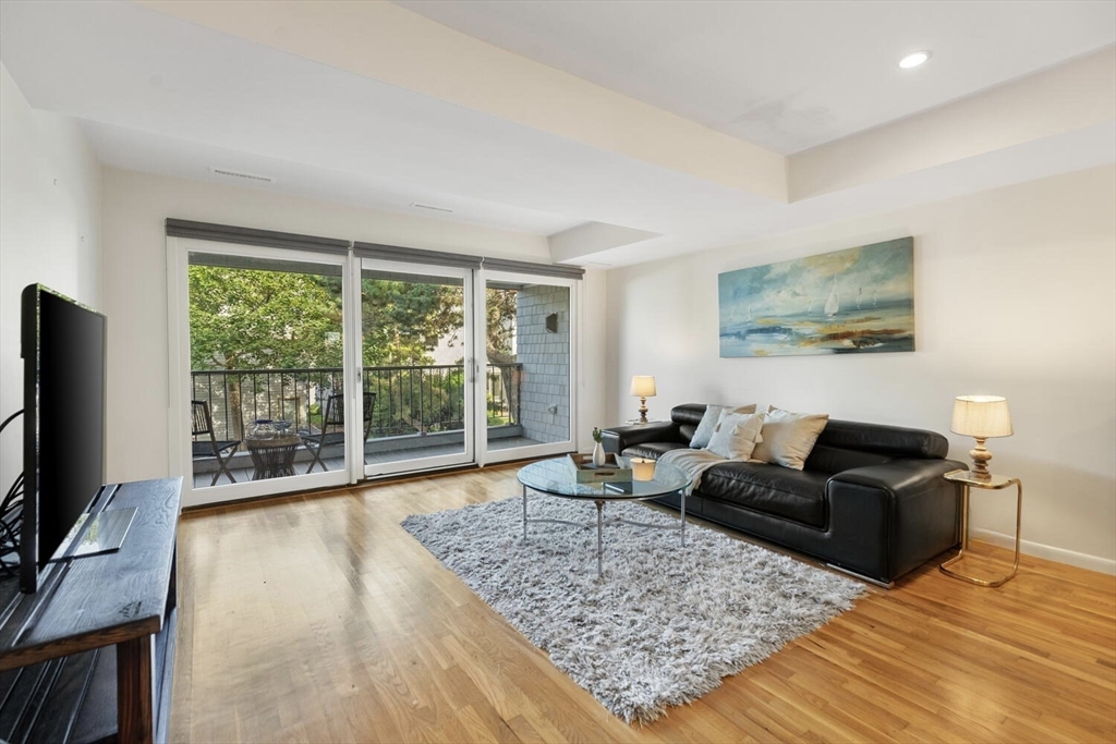 Marblehead, Massachusetts, 01945, United States, 2 Bedrooms Bedrooms, ,2 BathroomsBathrooms,Residential,For Sale,1895462