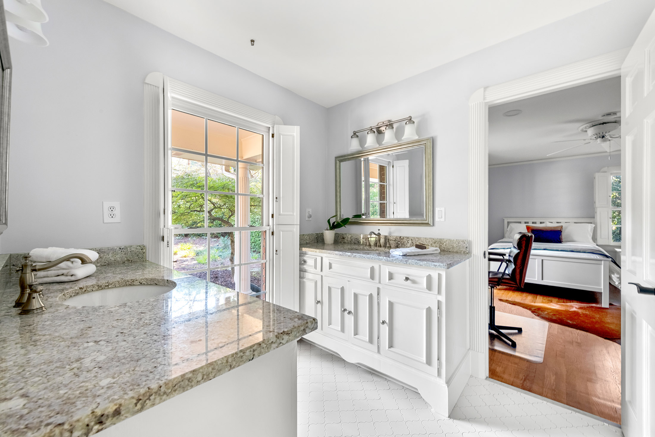  Charming Ranch Home with Heated Pool in a Great Sandy Springs Location - 物件實景