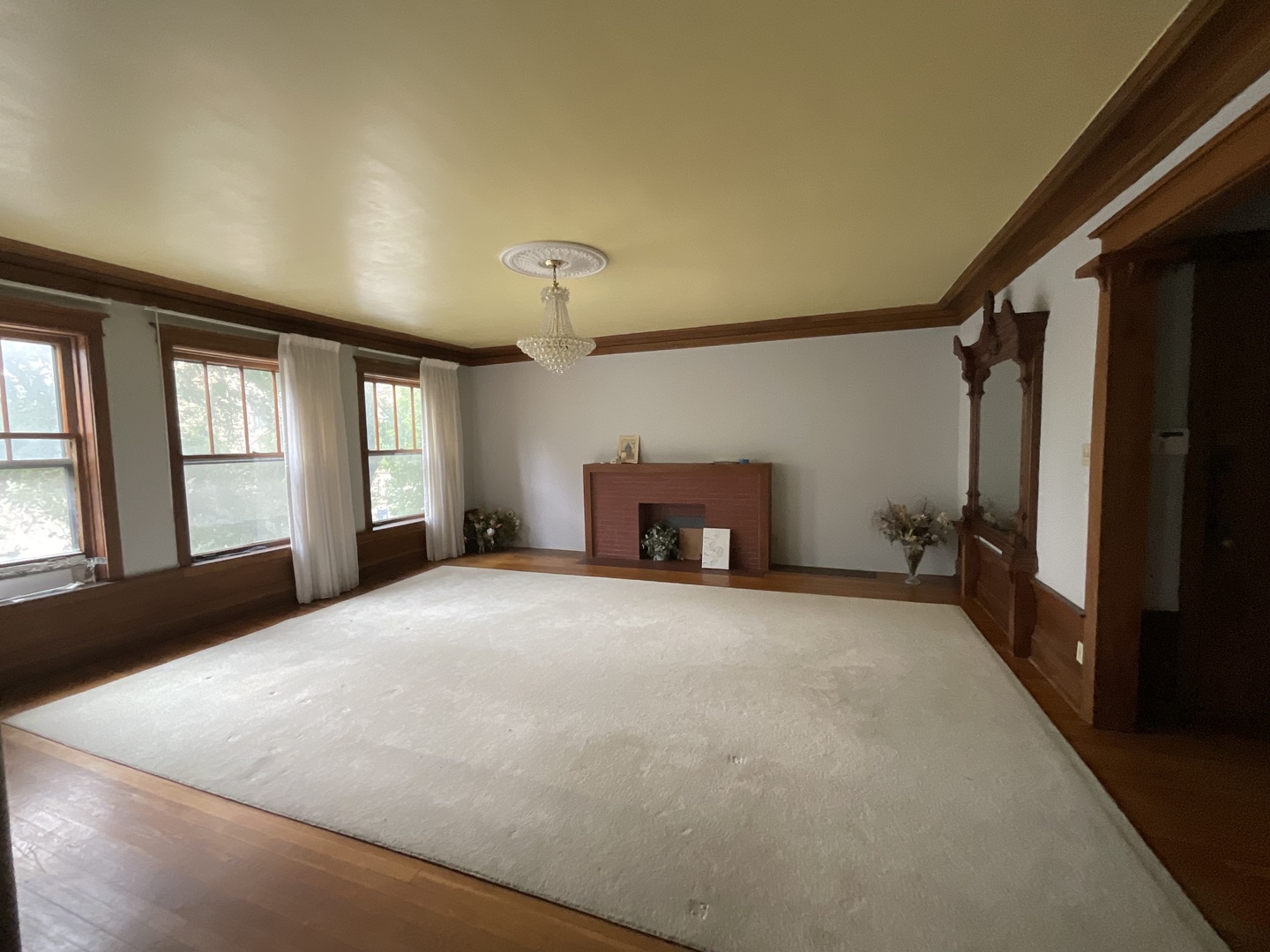 Chicago, Illinois, 60615, United States, 5 Bedrooms Bedrooms, ,3 BathroomsBathrooms,Residential,For Sale,1961563