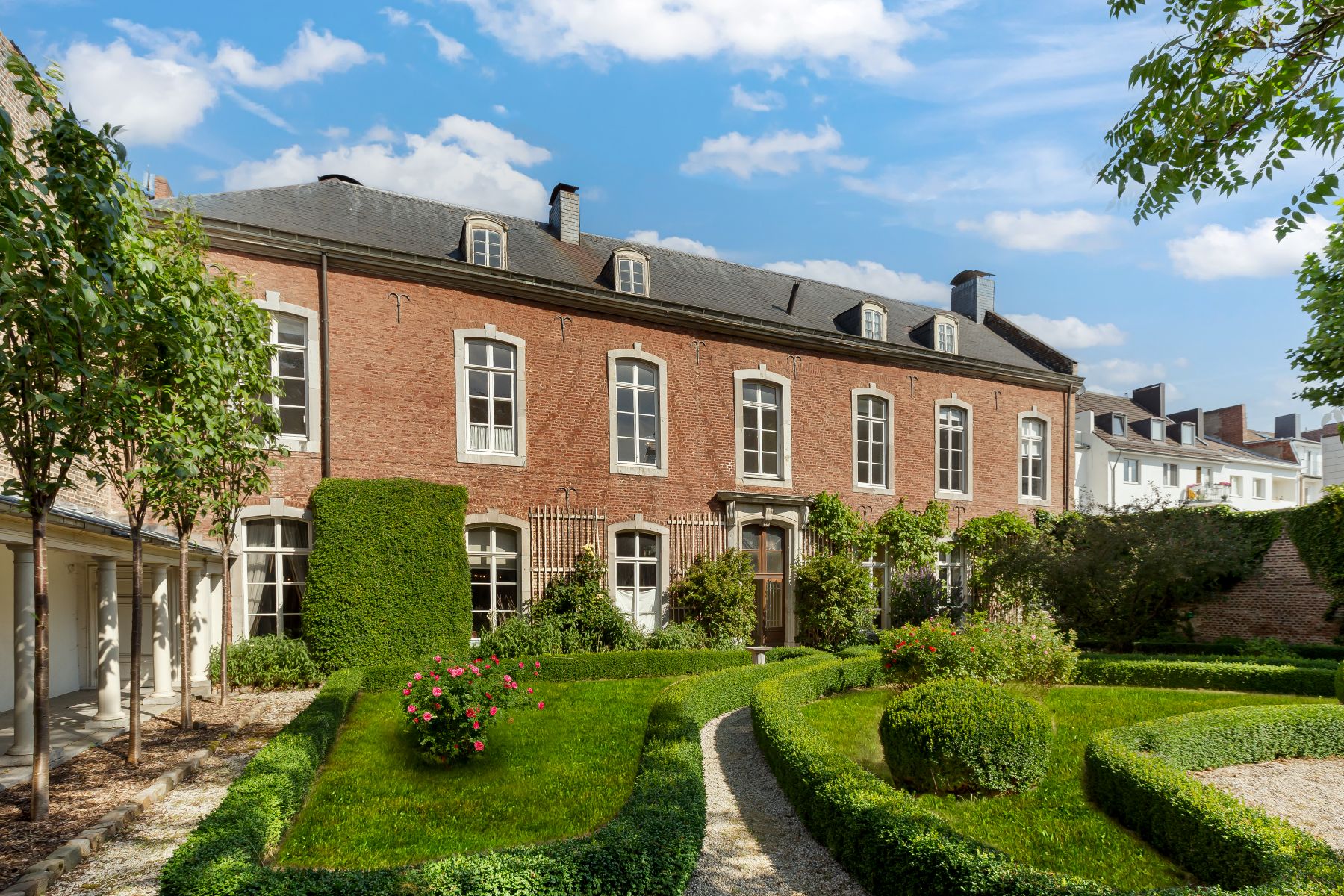  Exceptional Living: Listed Historic Townhouse in the Heart of Aachen - 物件實景