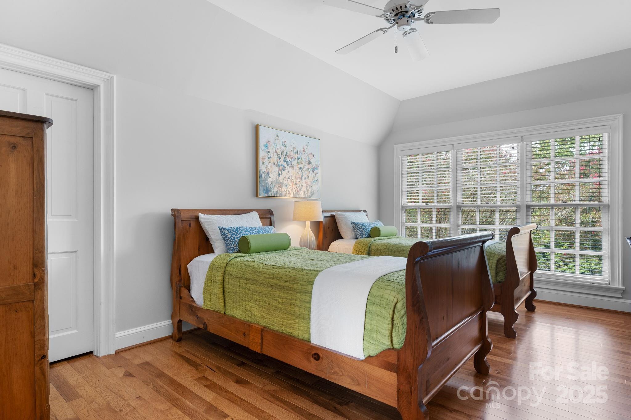 Hickory, North Carolina, 28601, United States, 4 Bedrooms Bedrooms, ,5 BathroomsBathrooms,Residential,For Sale,1942253