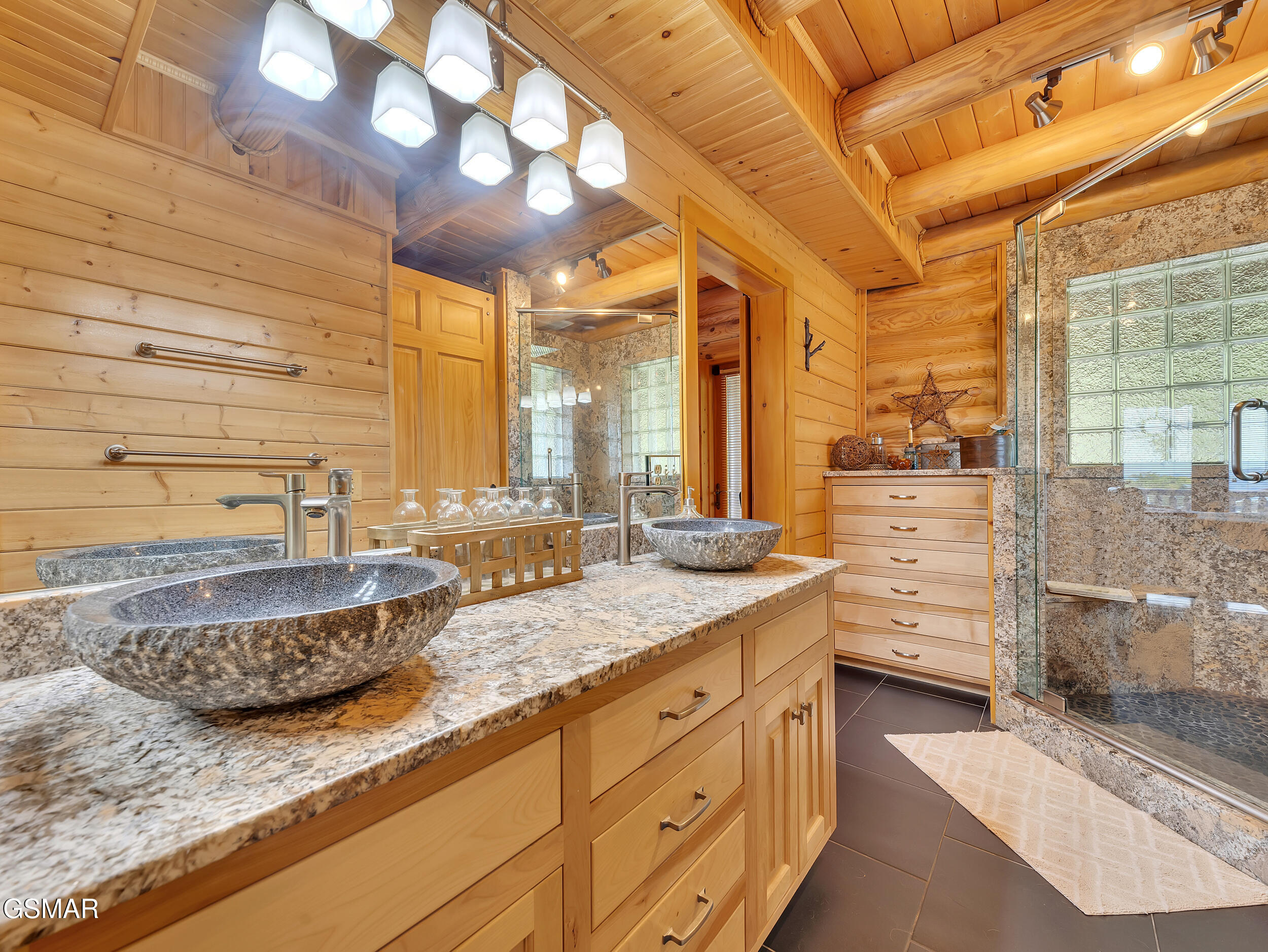 Dandridge, Tennessee, 37725, United States, 3 Bedrooms Bedrooms, ,4 BathroomsBathrooms,Residential,For Sale,1978849