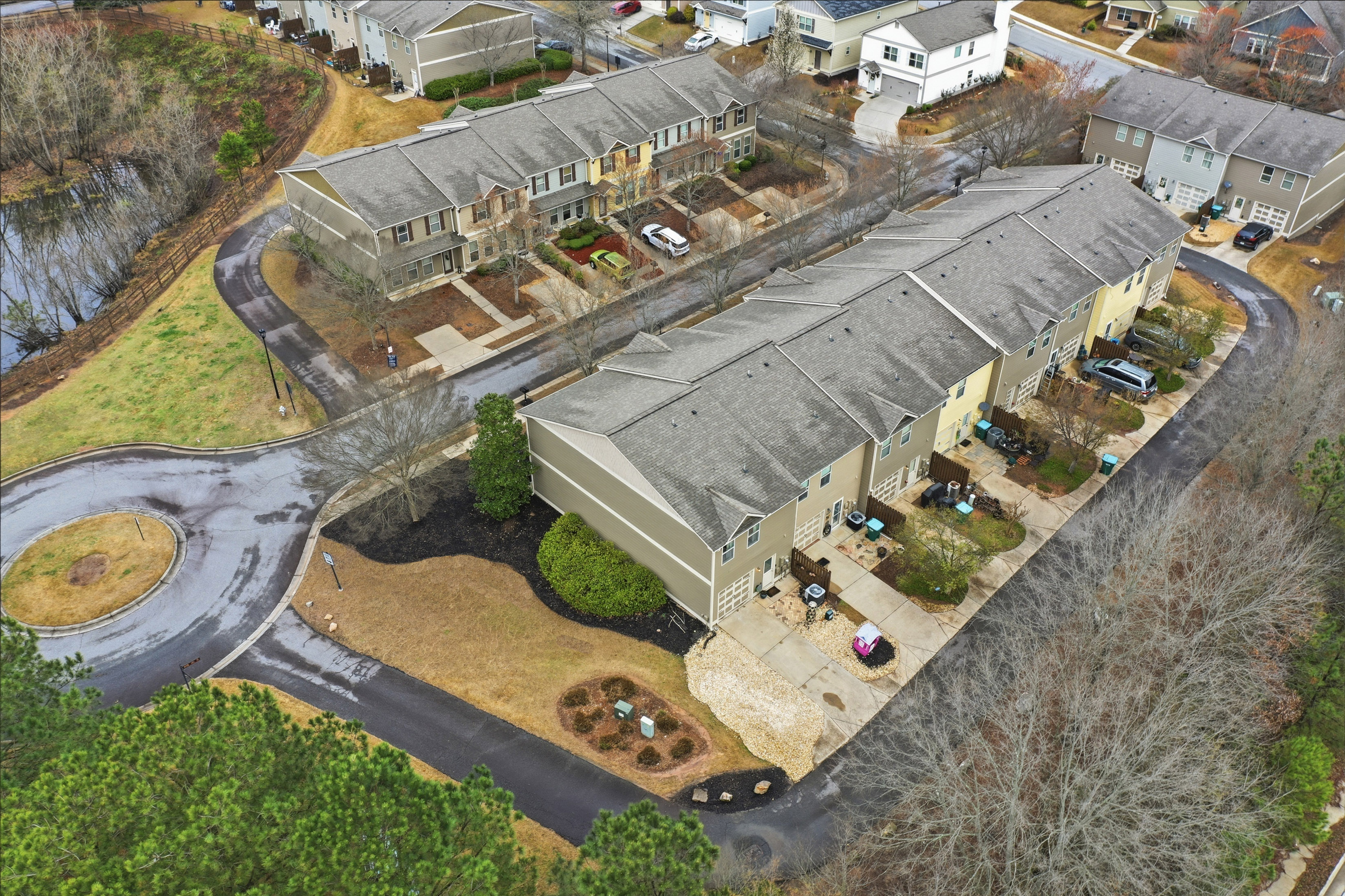  Charming End-Unit Townhome at the End of a Peaceful Cul-de-Sac - 物件實景