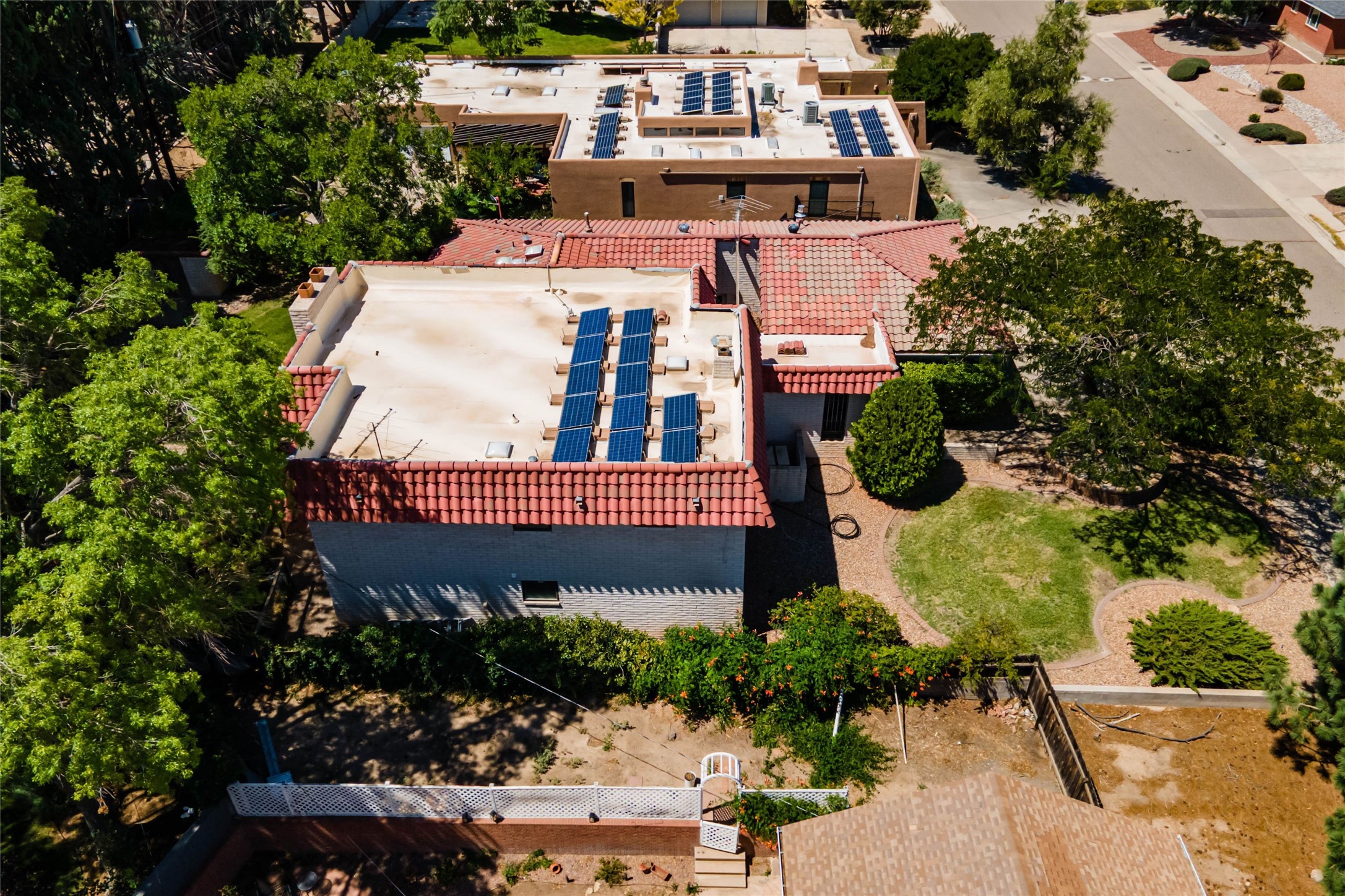 2532 Harold Place NE - 物件實景