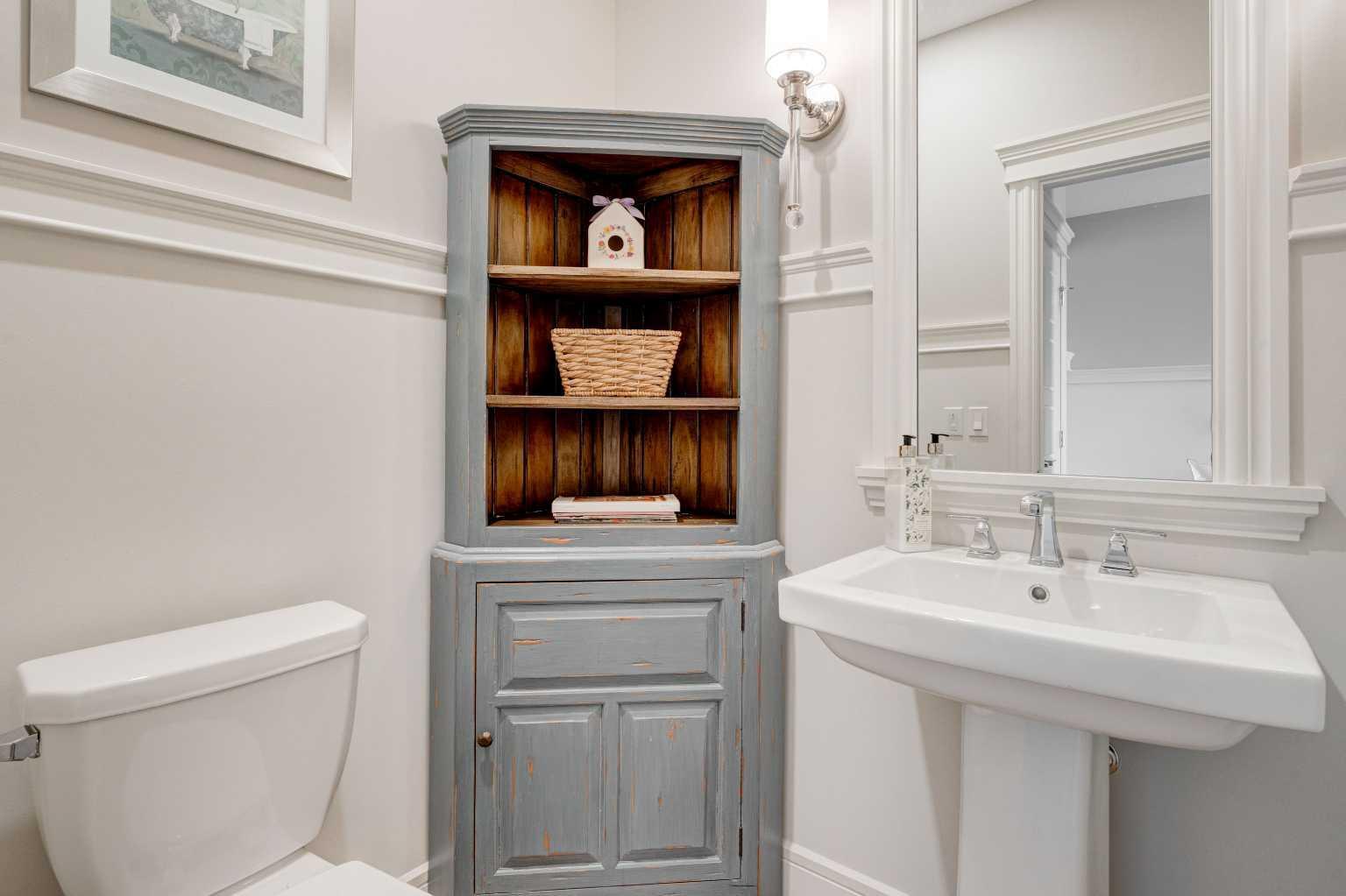 CALGARY, Alberta, T2X 2E1, CA, 4 Bedrooms Bedrooms, ,3 BathroomsBathrooms,Residential,For Sale,1987816