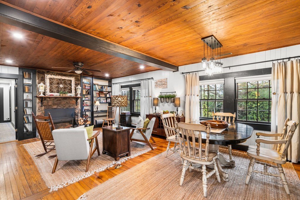 Brasstown, North Carolina, 28902, United States, 3 Bedrooms Bedrooms, ,3 BathroomsBathrooms,Residential,For Sale,1986118