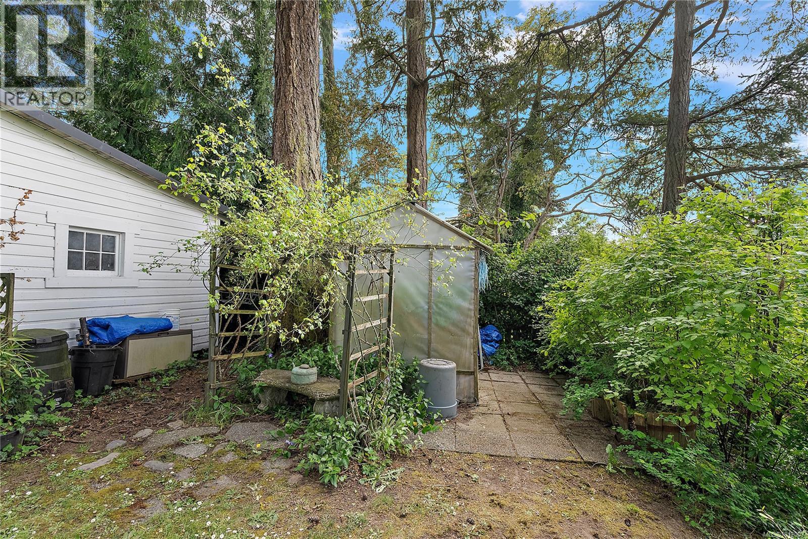 SAANICH, British Columbia, V9A 2R8, CA, 6 Bedrooms Bedrooms, ,3 BathroomsBathrooms,Residential,For Sale,1948762