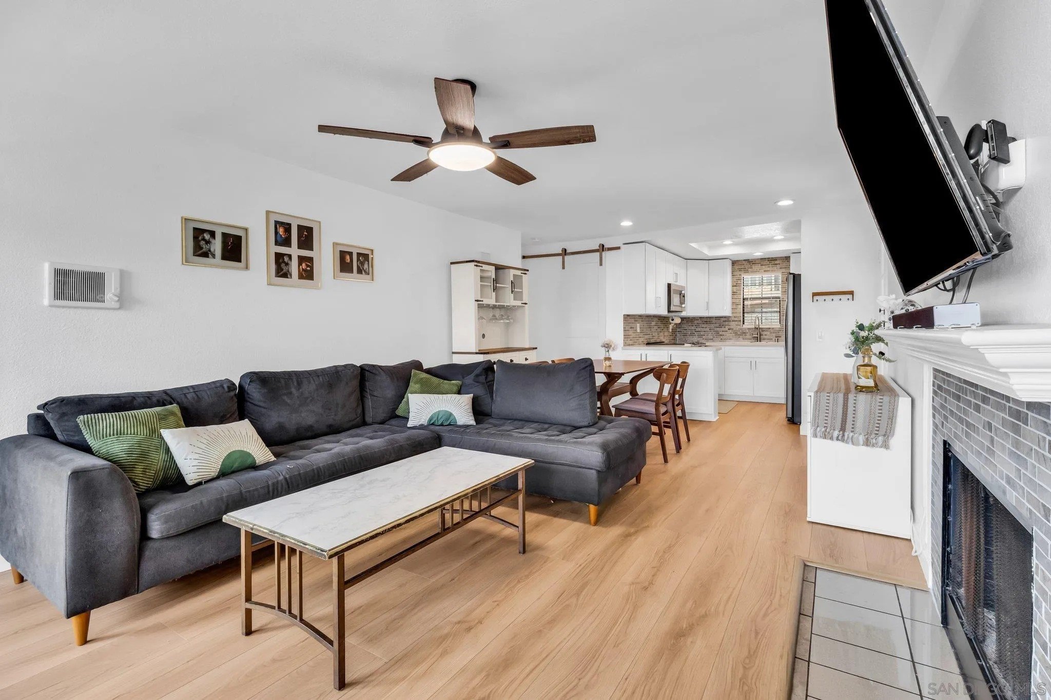 San Diego, California, 92110, United States, 2 Bedrooms Bedrooms, ,2 BathroomsBathrooms,Residential,For Sale,1996834