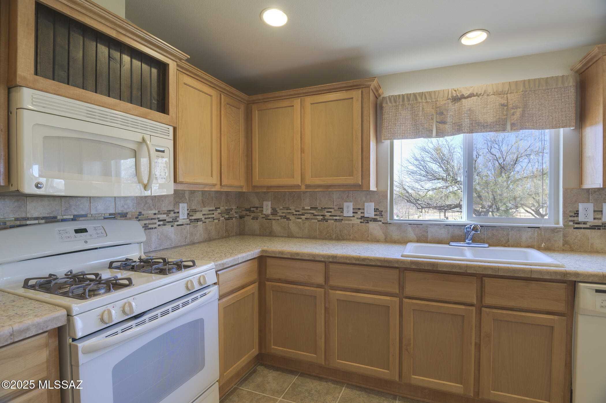 Amado, Arizona, 85645, United States, 5 Bedrooms Bedrooms, ,4 BathroomsBathrooms,Residential,For Sale,1752997