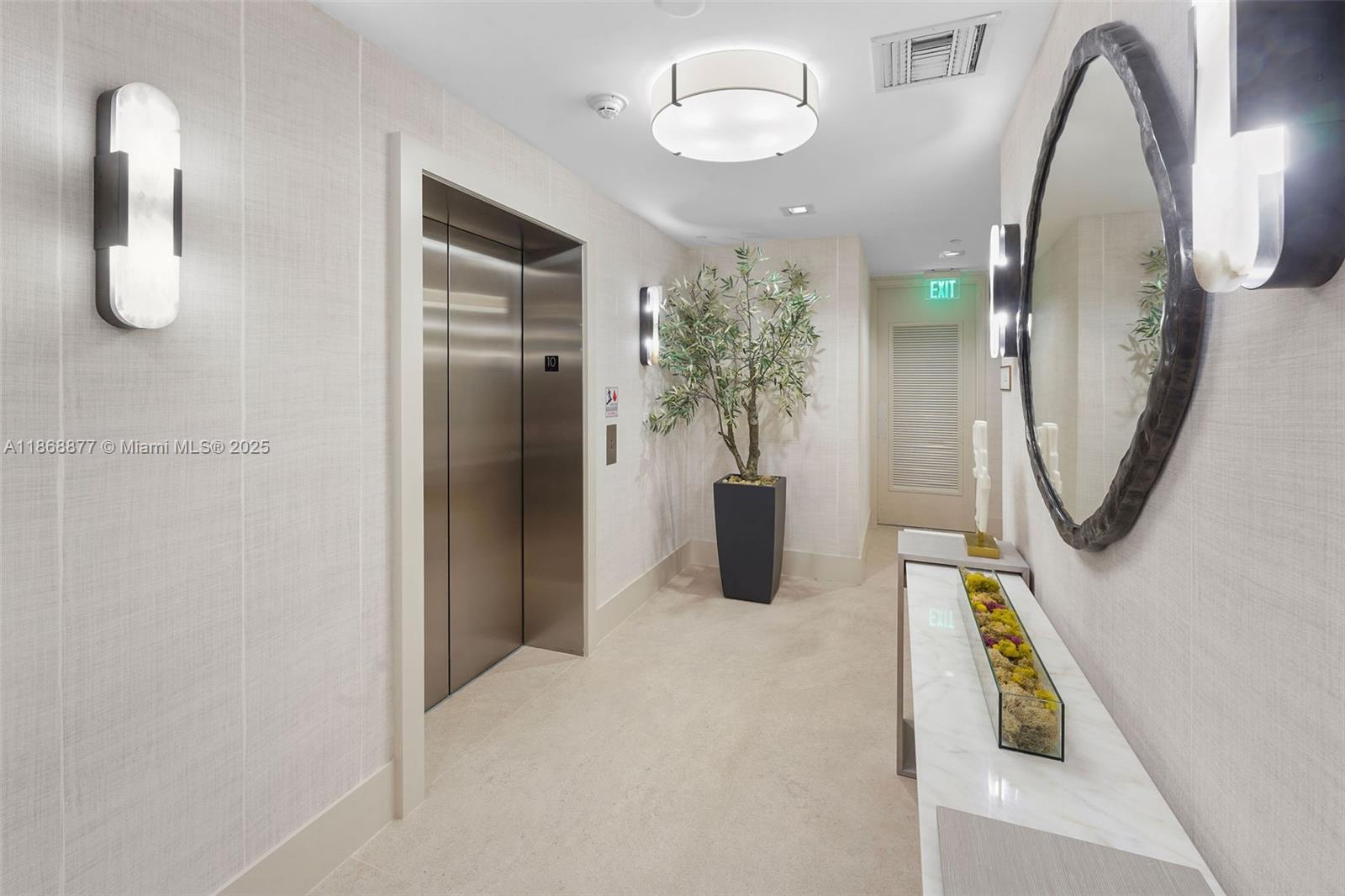 Miami Beach, Florida, 33140, United States, 3 Bedrooms Bedrooms, ,4 BathroomsBathrooms,Residential,For Sale,1934694