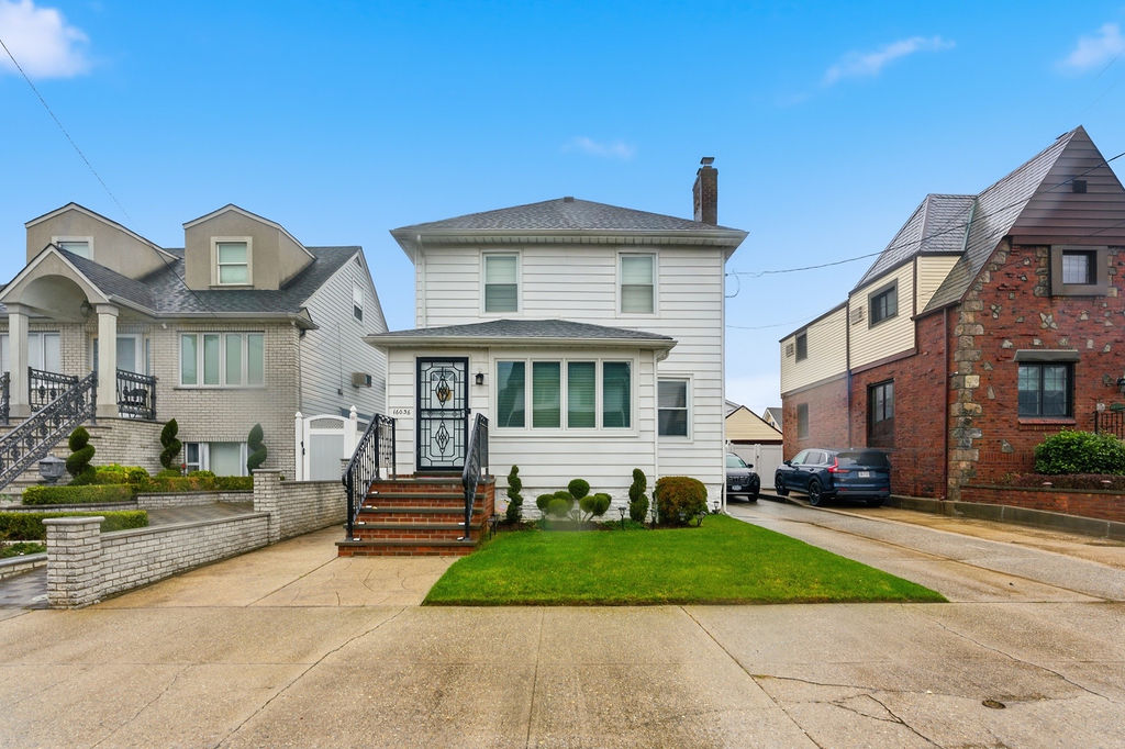 Howard Beach, New York, 11414, United States, 4 Bedrooms Bedrooms, ,1 BathroomBathrooms,Residential,For Sale,1986099