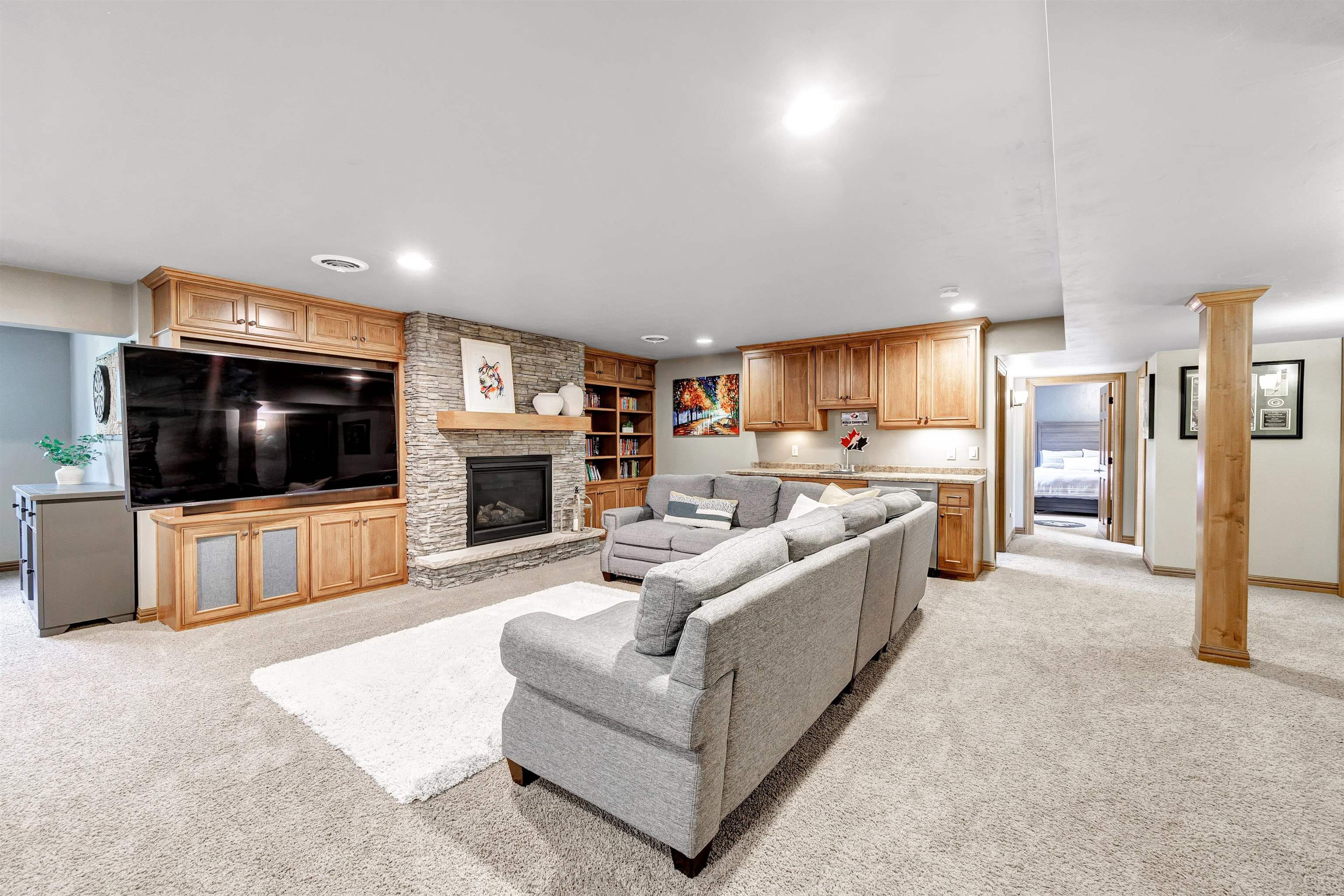 GREEN BAY, Wisconsin, 54313, United States, 5 Bedrooms Bedrooms, ,4 BathroomsBathrooms,Residential,For Sale,1911640