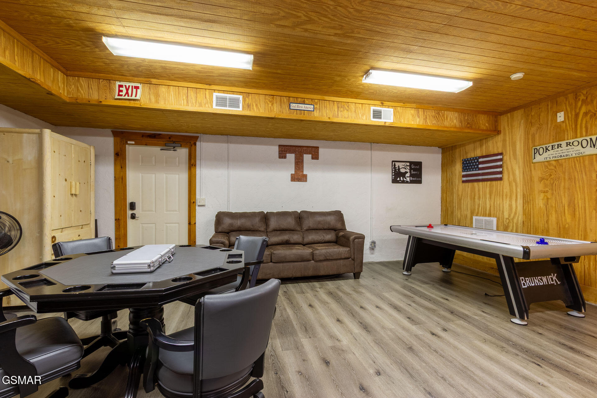 Sevierville, Tennessee, 37876, United States, 2 Bedrooms Bedrooms, ,3 BathroomsBathrooms,Residential,For Sale,1977438