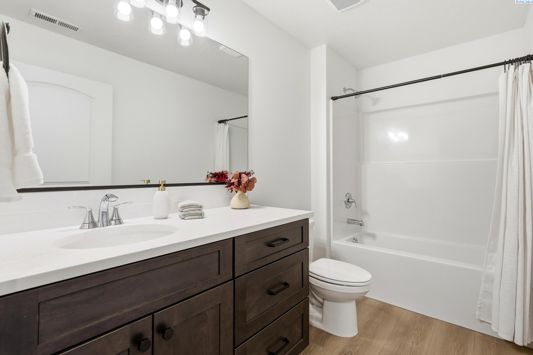 Kennewick, Washington, 99338, United States, 3 Bedrooms Bedrooms, ,2 BathroomsBathrooms,Residential,For Sale,2000655