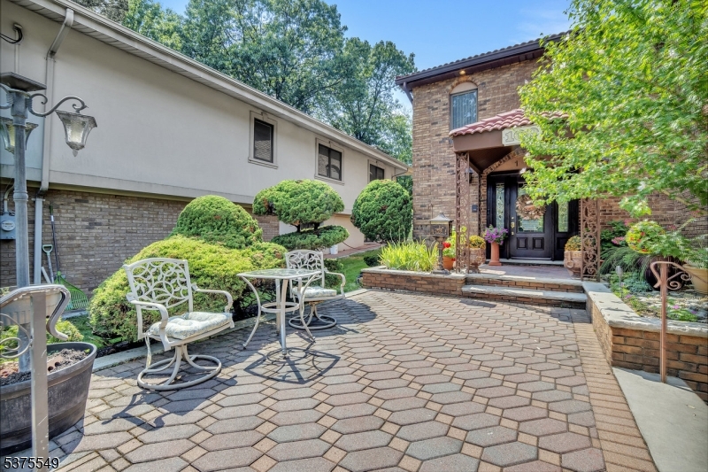 Nutley Twp., New Jersey, 07110, United States, 5 Bedrooms Bedrooms, ,4 BathroomsBathrooms,Residential,For Sale,1906796